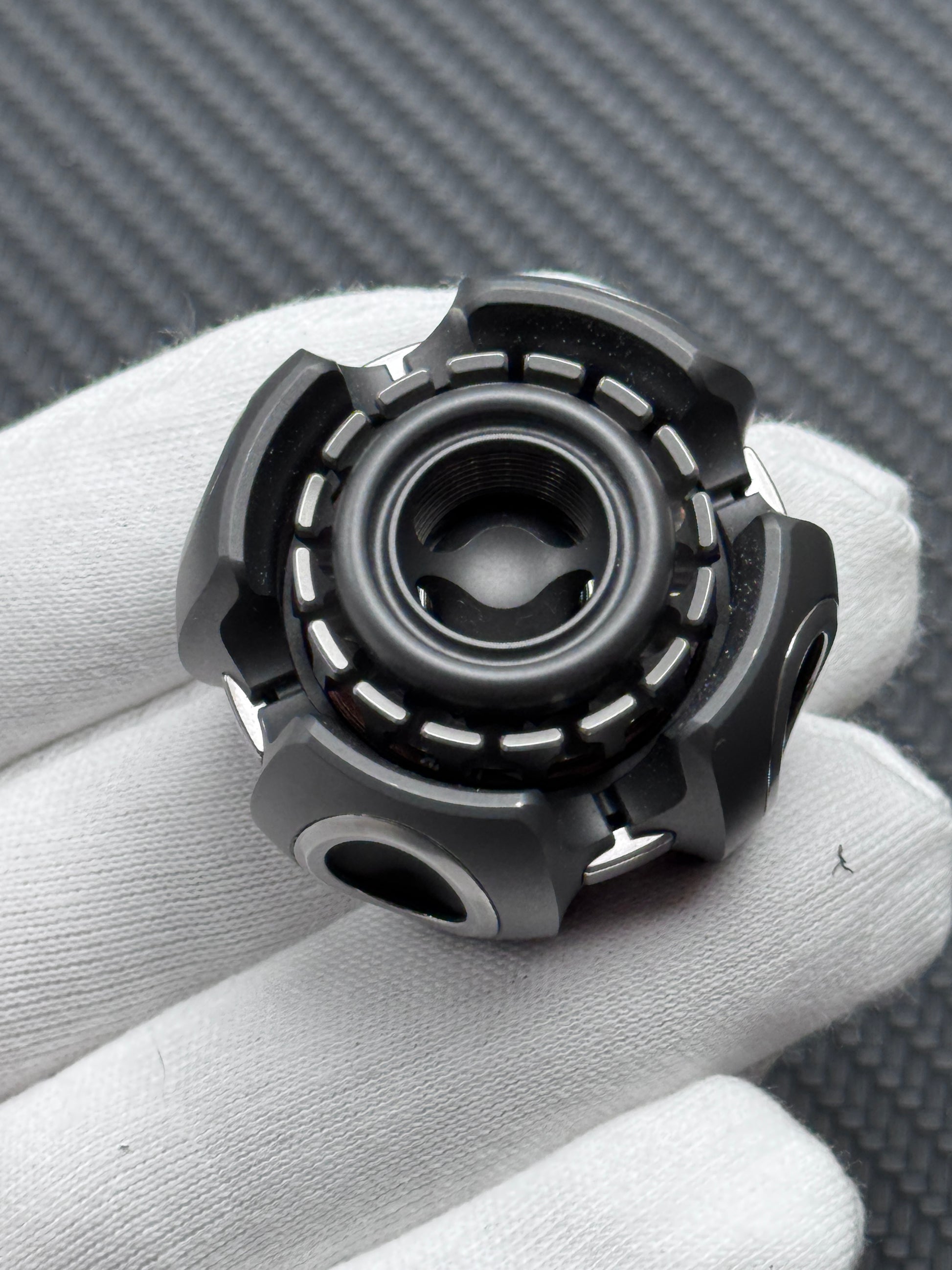 Noiz O Stainless Steel Zirconium