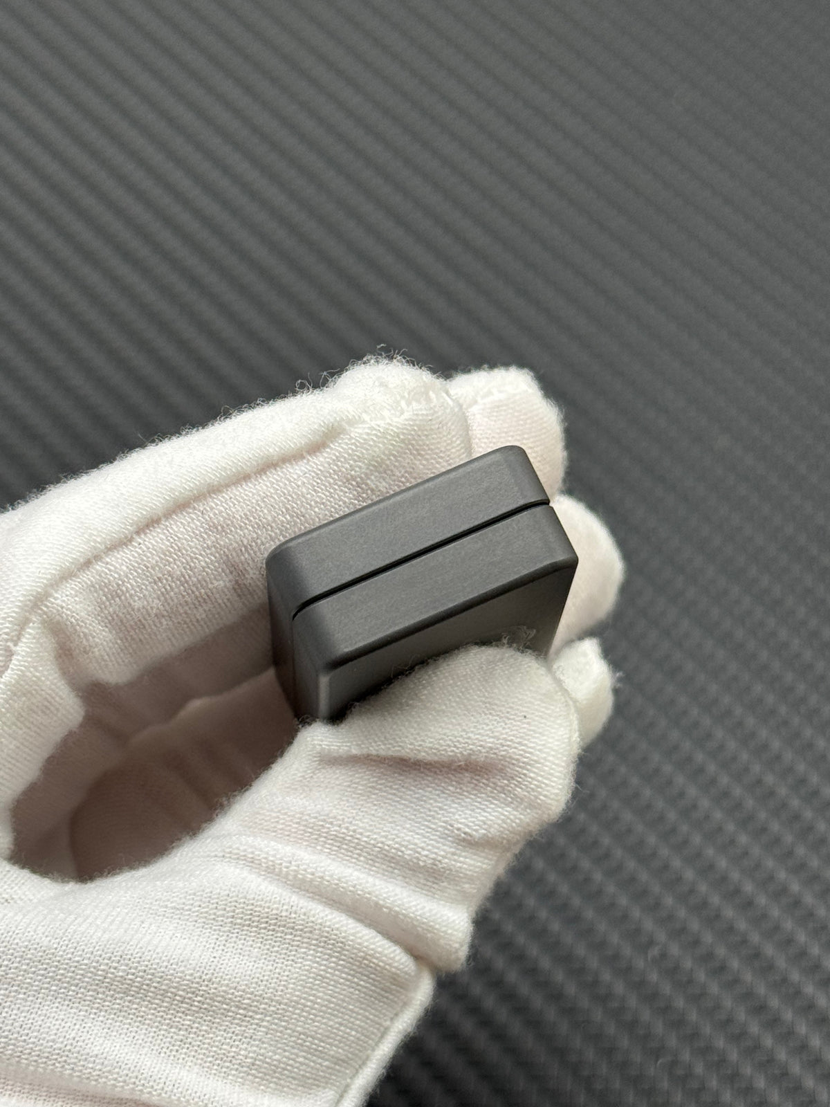 Mute Zirconium