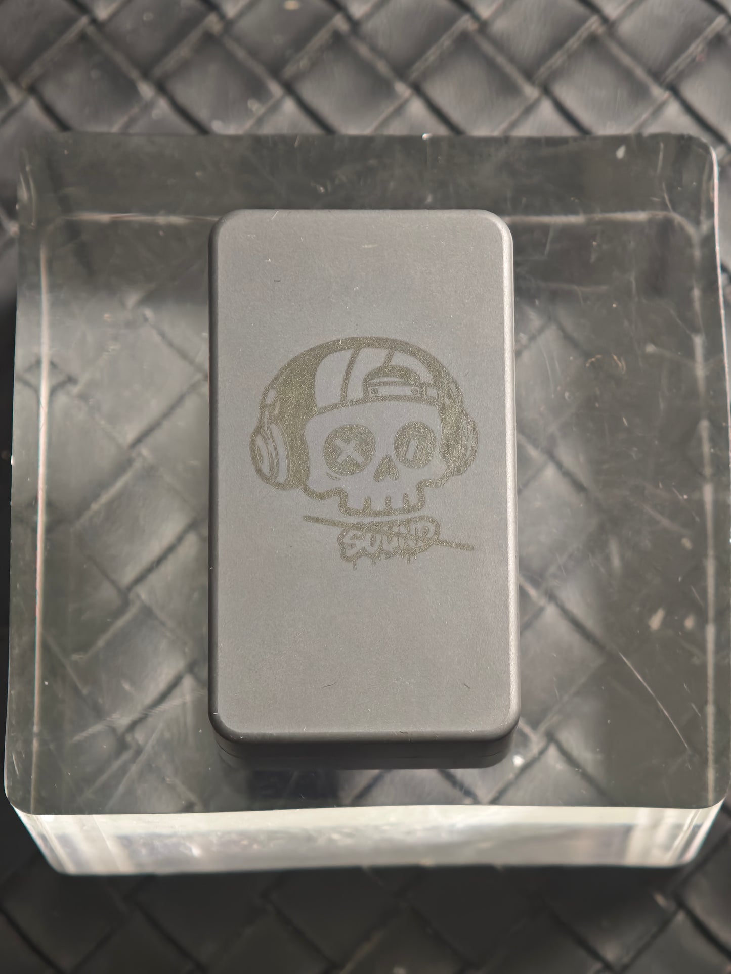 Mute Zirconium