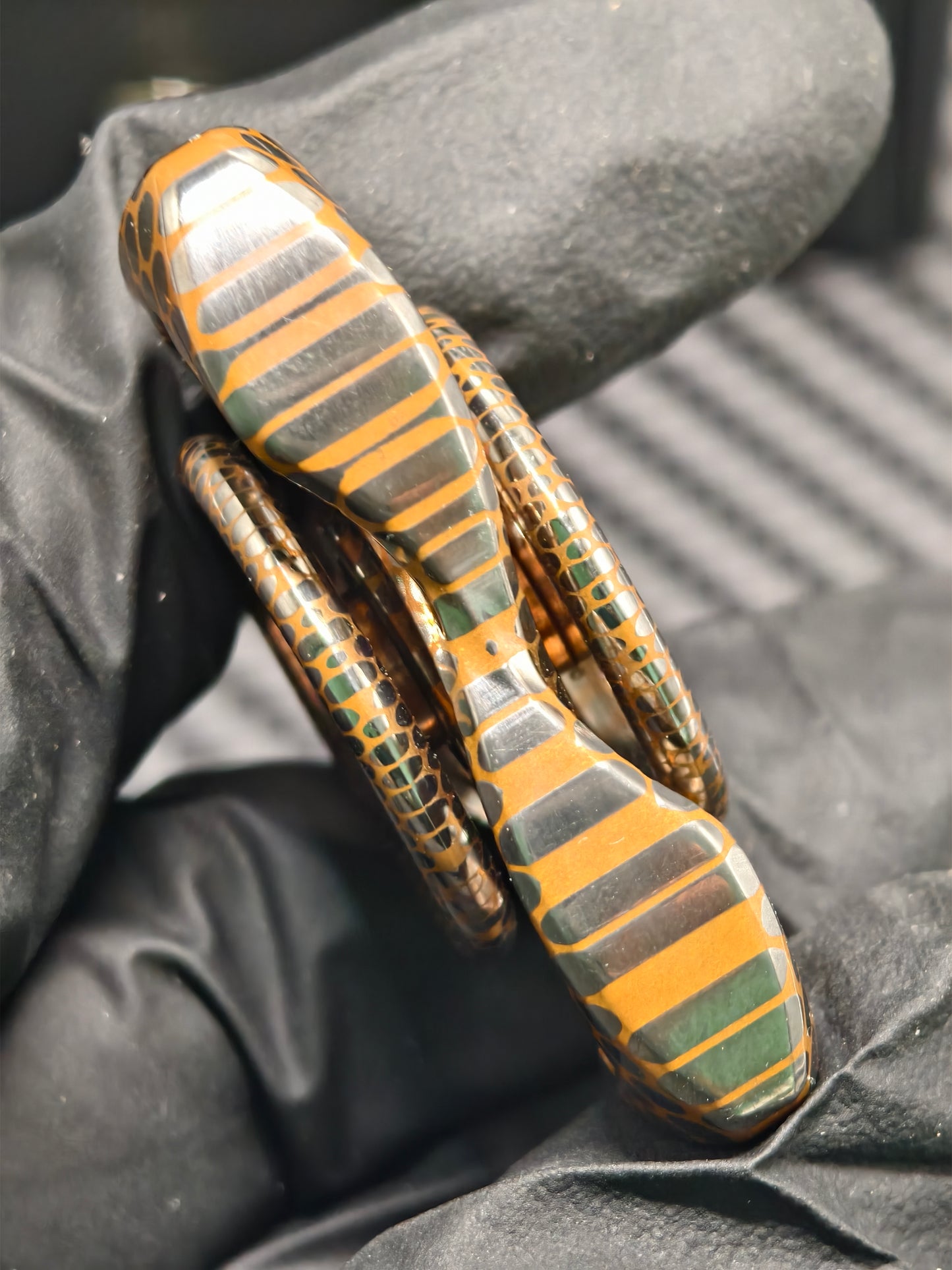 Sinmini Superconductor
