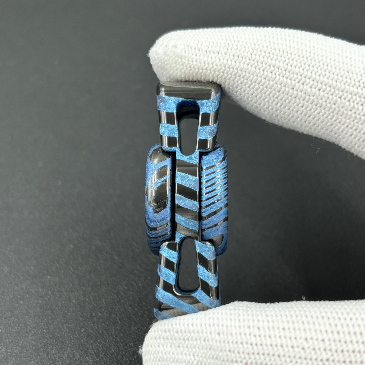 Floating Shadow Zircuti