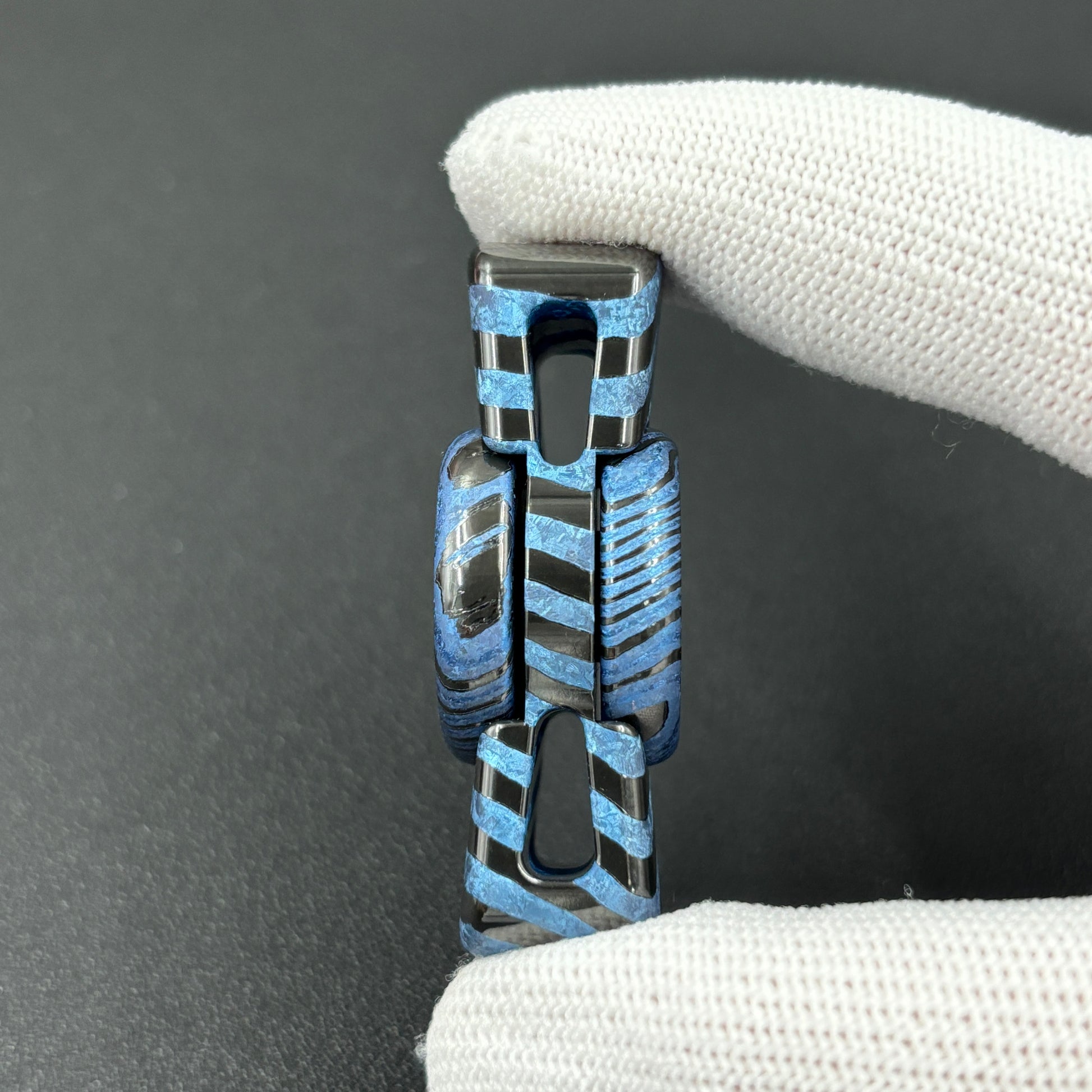 Floating Shadow Zircuti