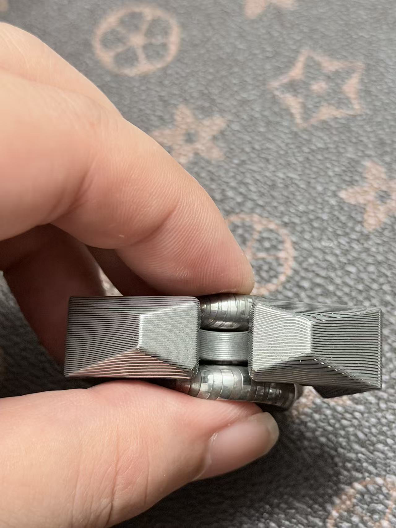 Tri-Leaf Crossbone