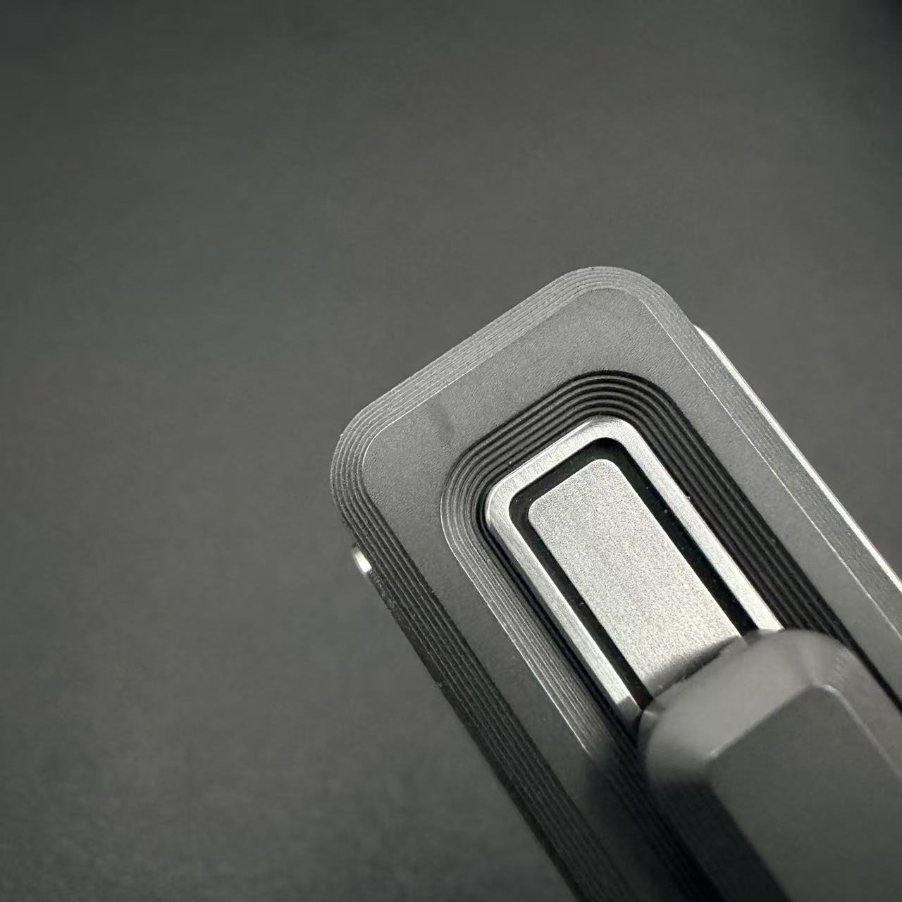 X Lock Zirconium