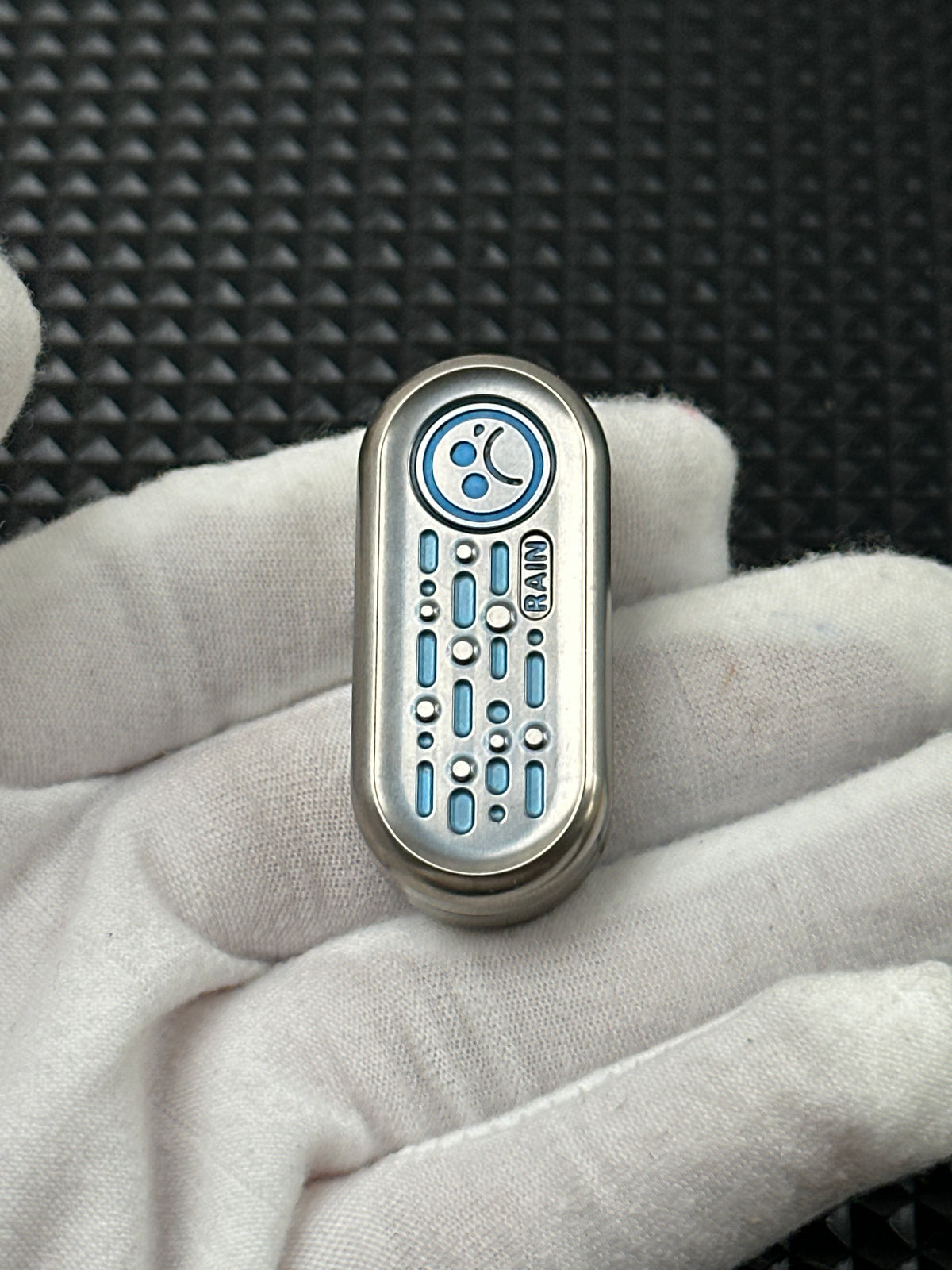 Top B Titanium