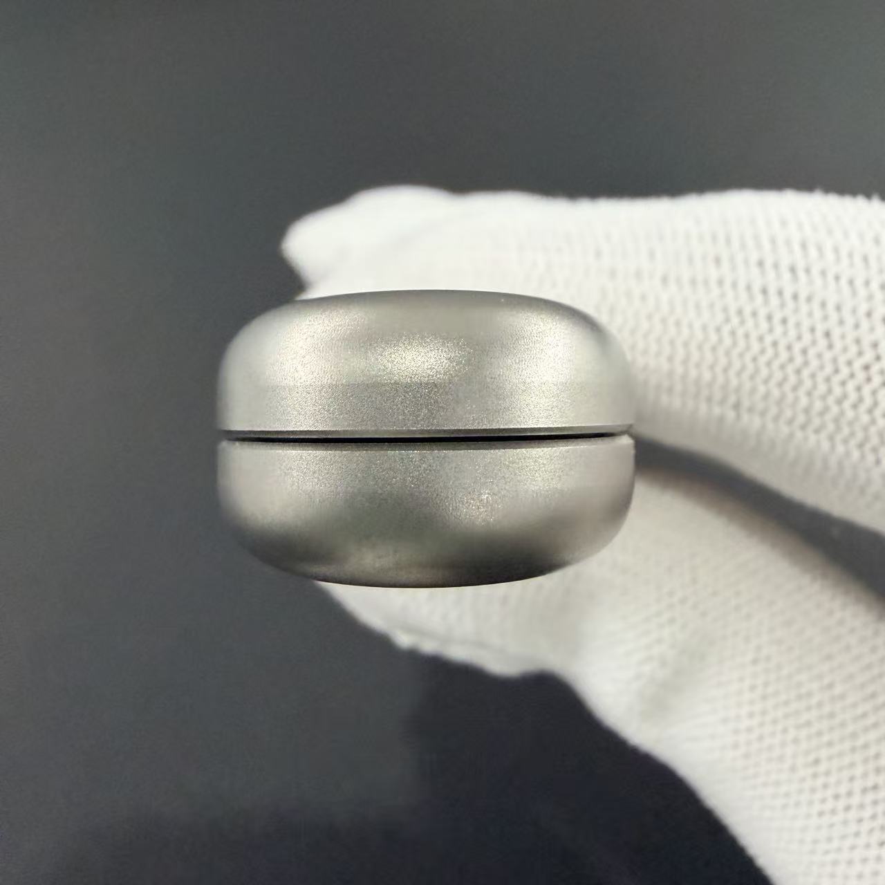 Floating Cloud Titanium
