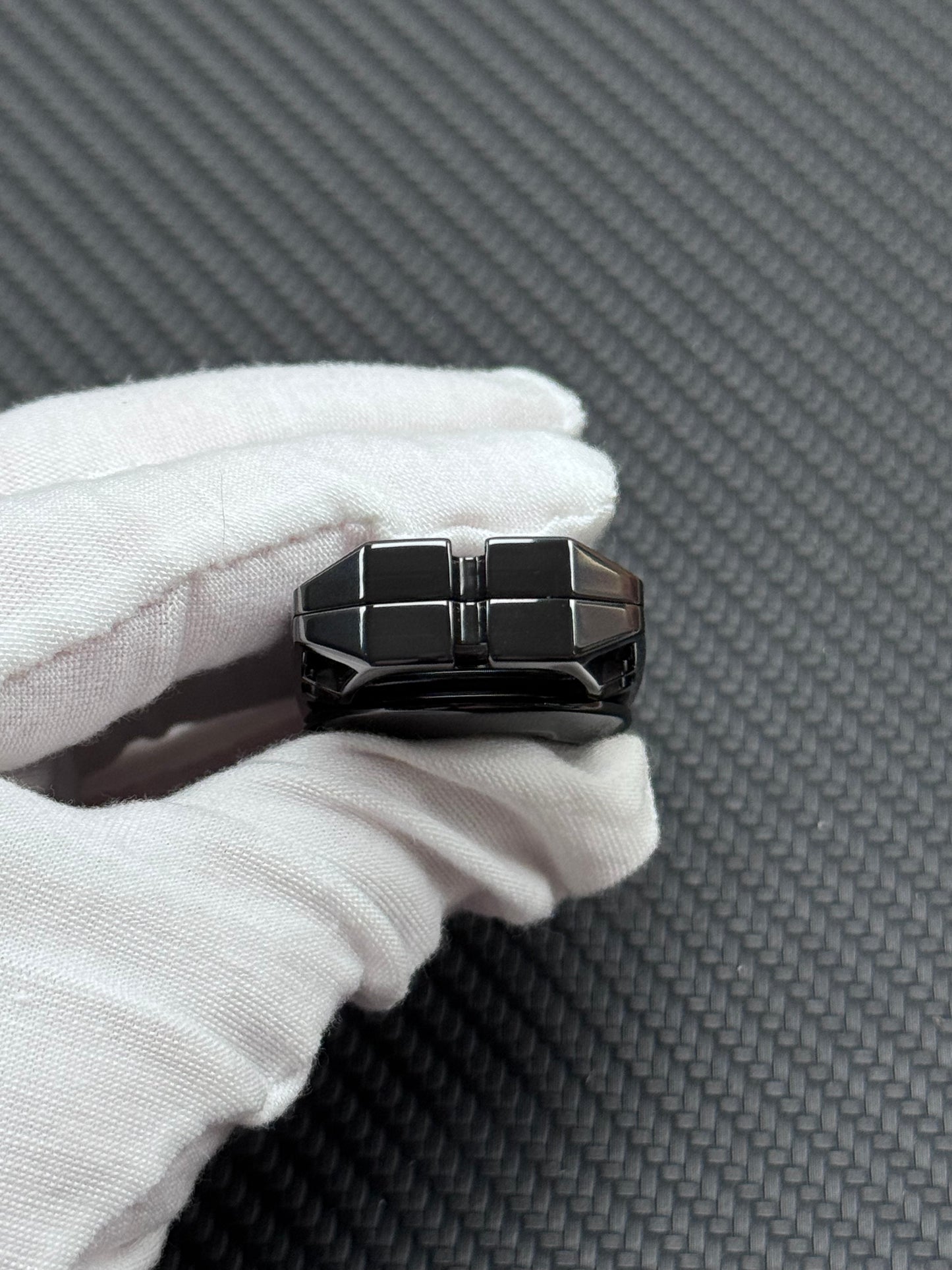 Ling Yin Zirconium
