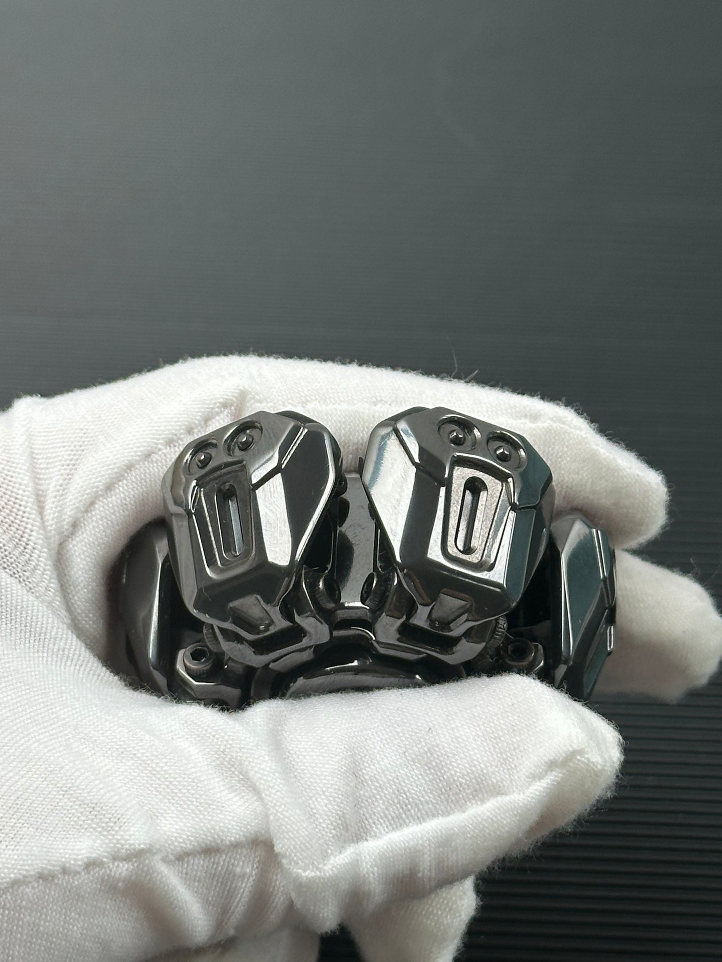 Ancient Iron Shell Opening Zirconium