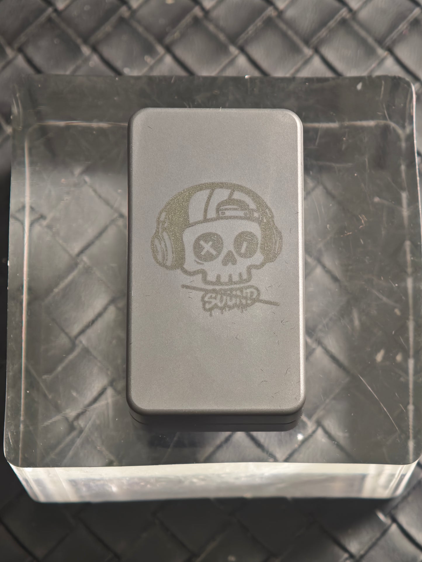 Mute Zirconium