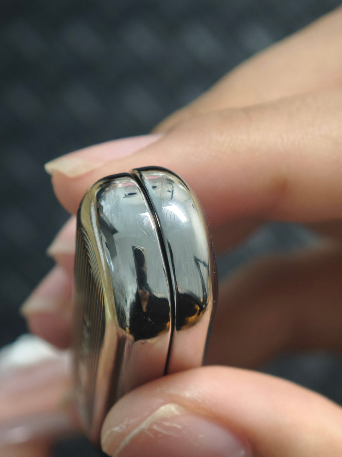 Floating Cloud Titanium Polished
