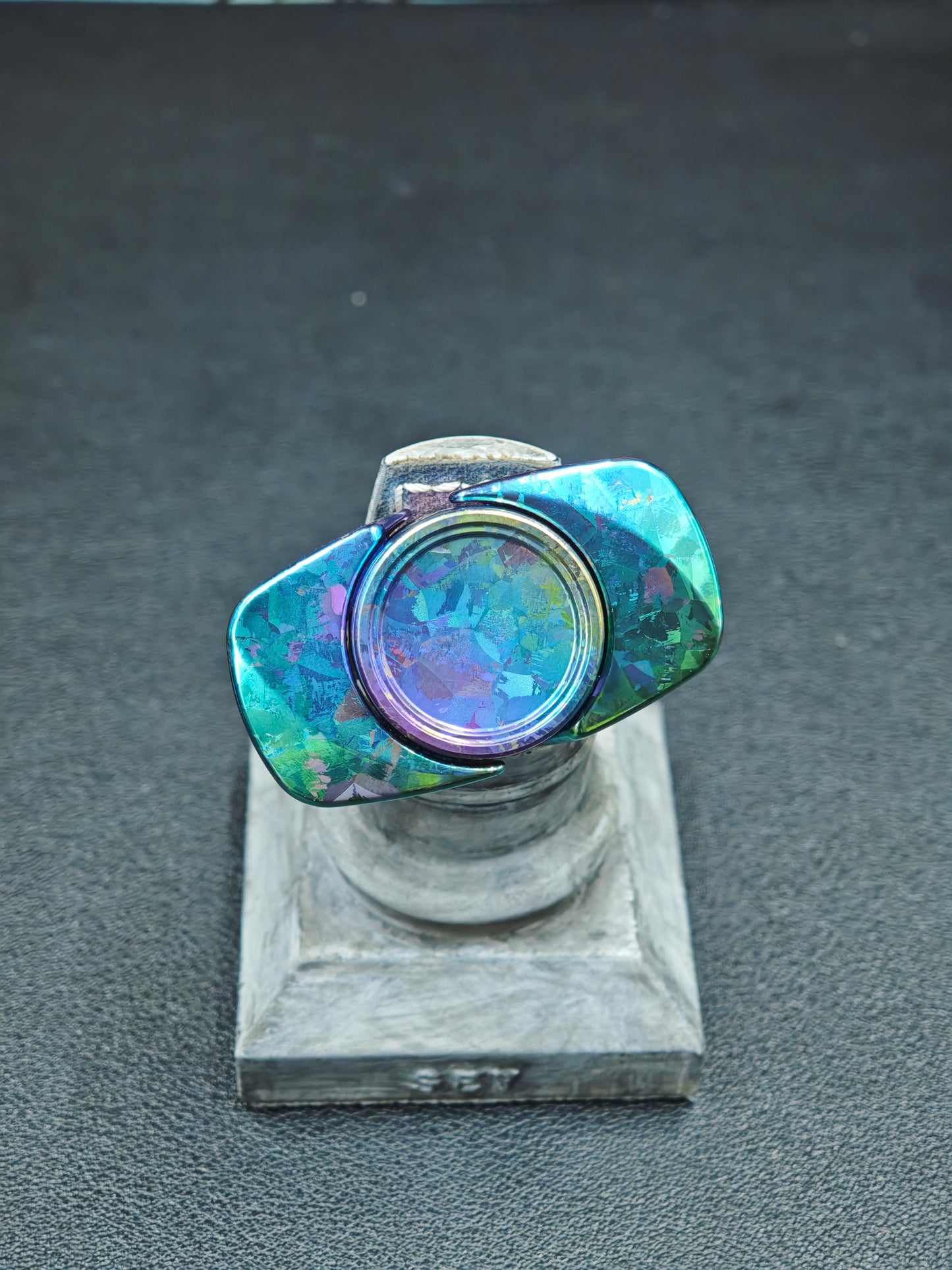 Spinner Crystallized Titanium