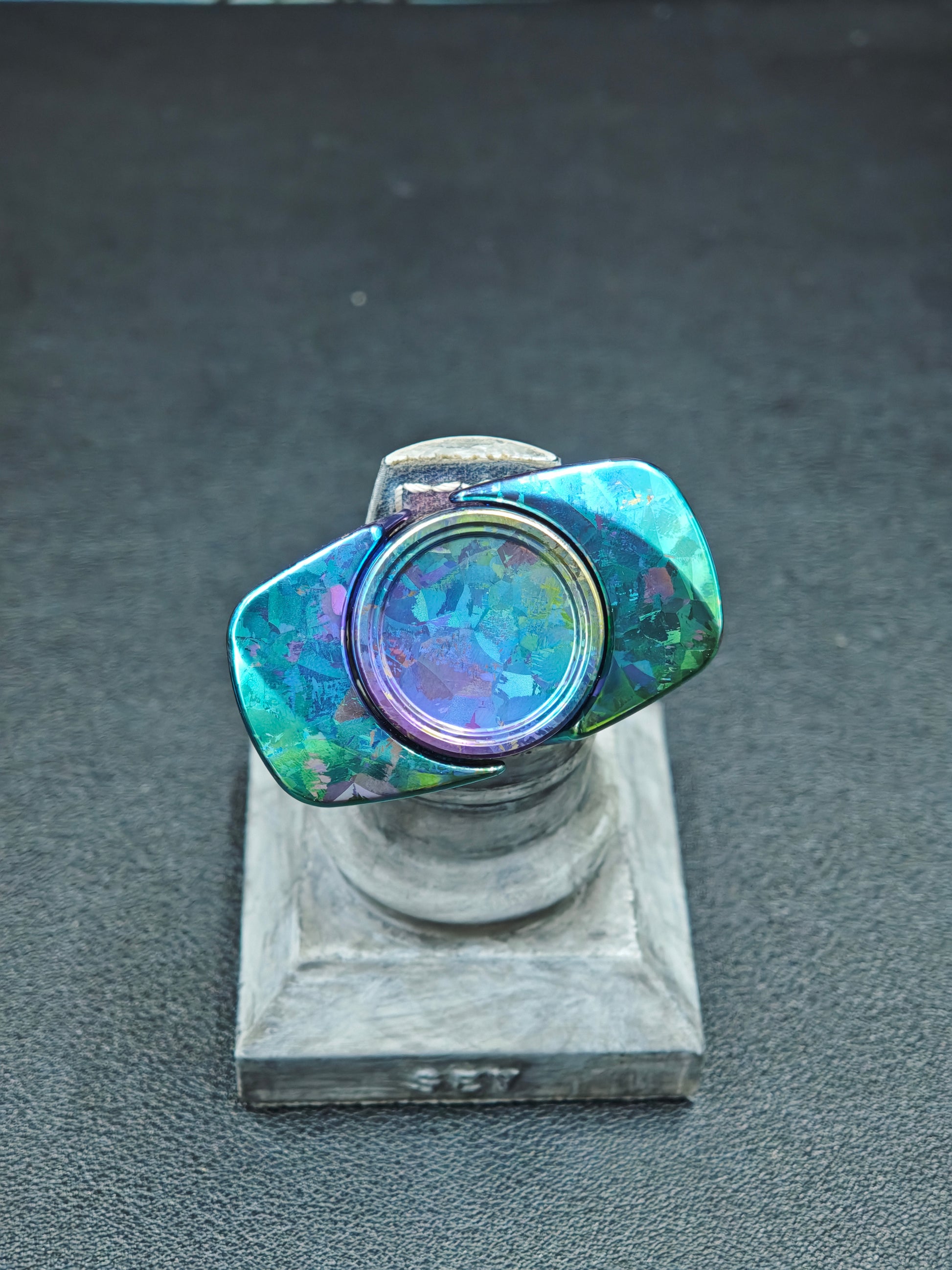 Spinner Crystallized Titanium