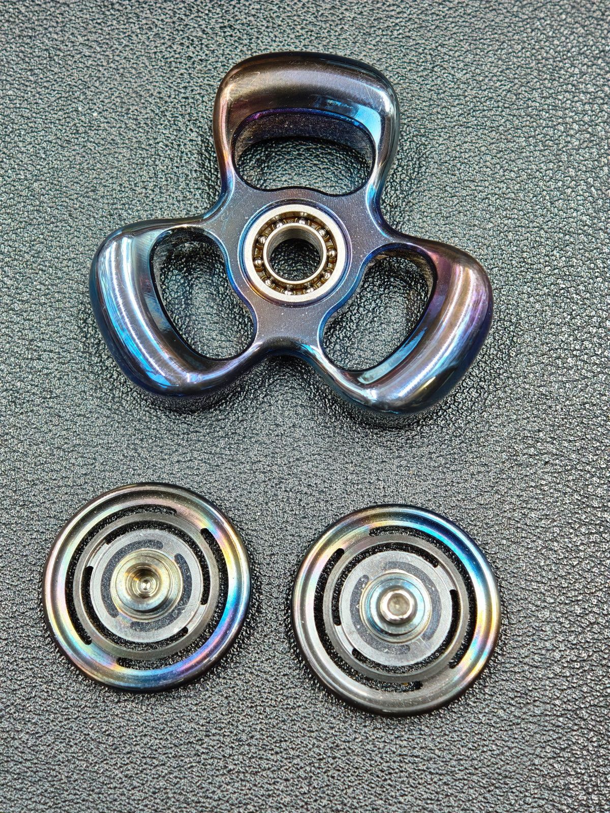Three-Leaf Horizon Zirconium