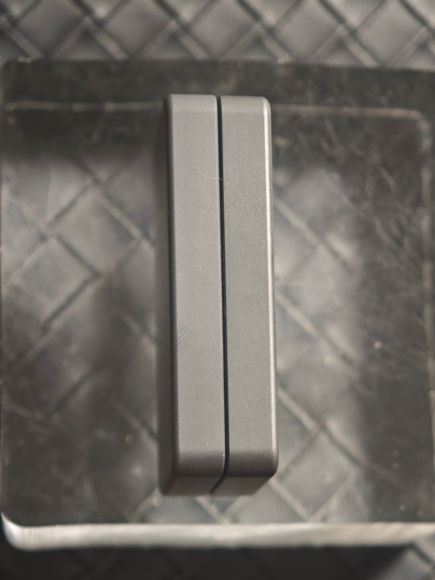 Mute Zirconium