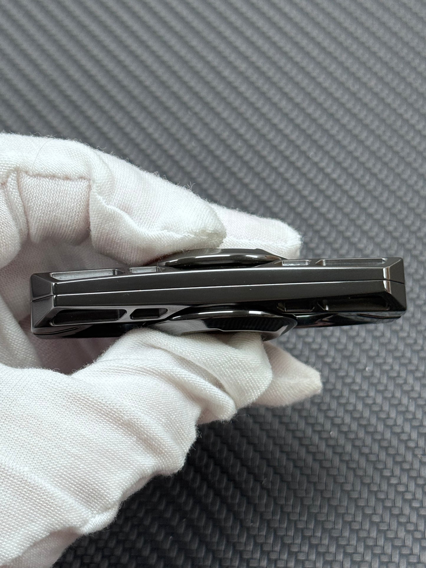 Ling Yin Zirconium