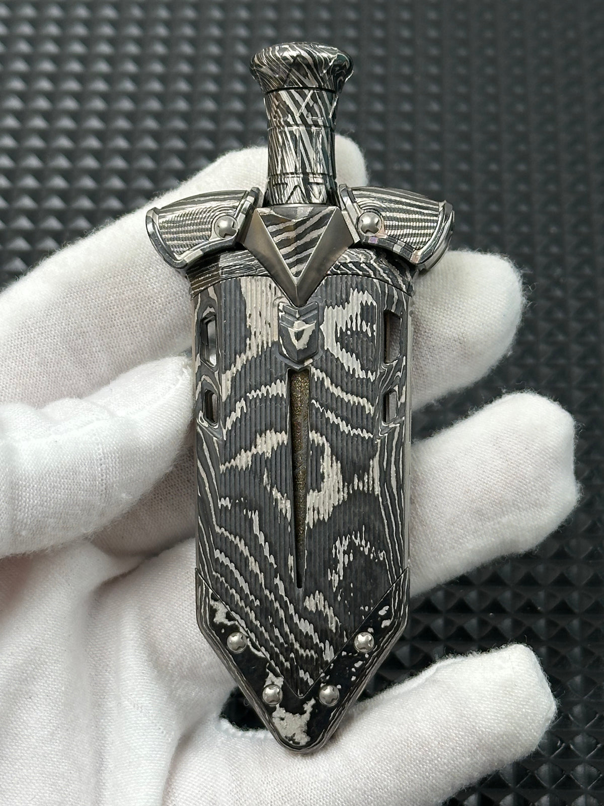 White Tiger Lake Sword Zircuti