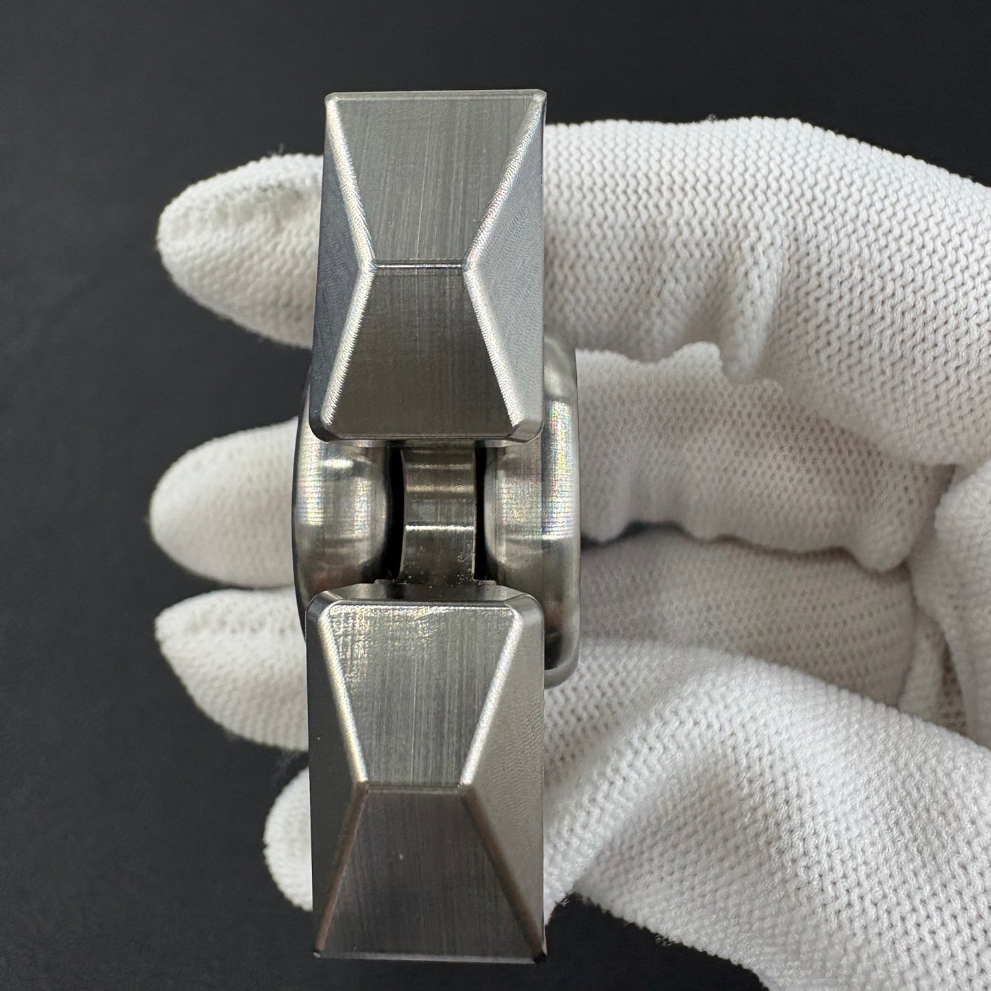 Tri Leaf Crossbone Titanium