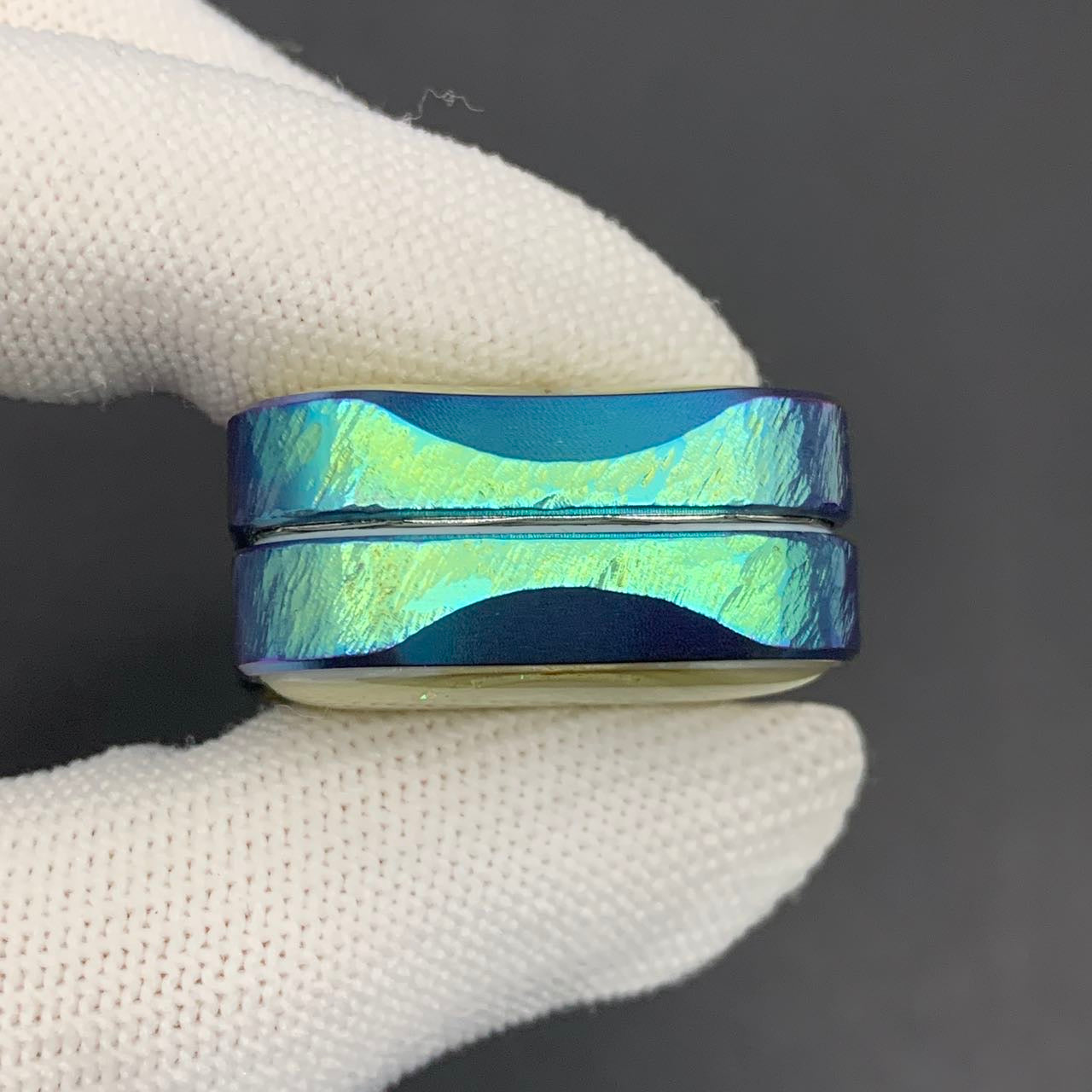 Aura Sand Titanium