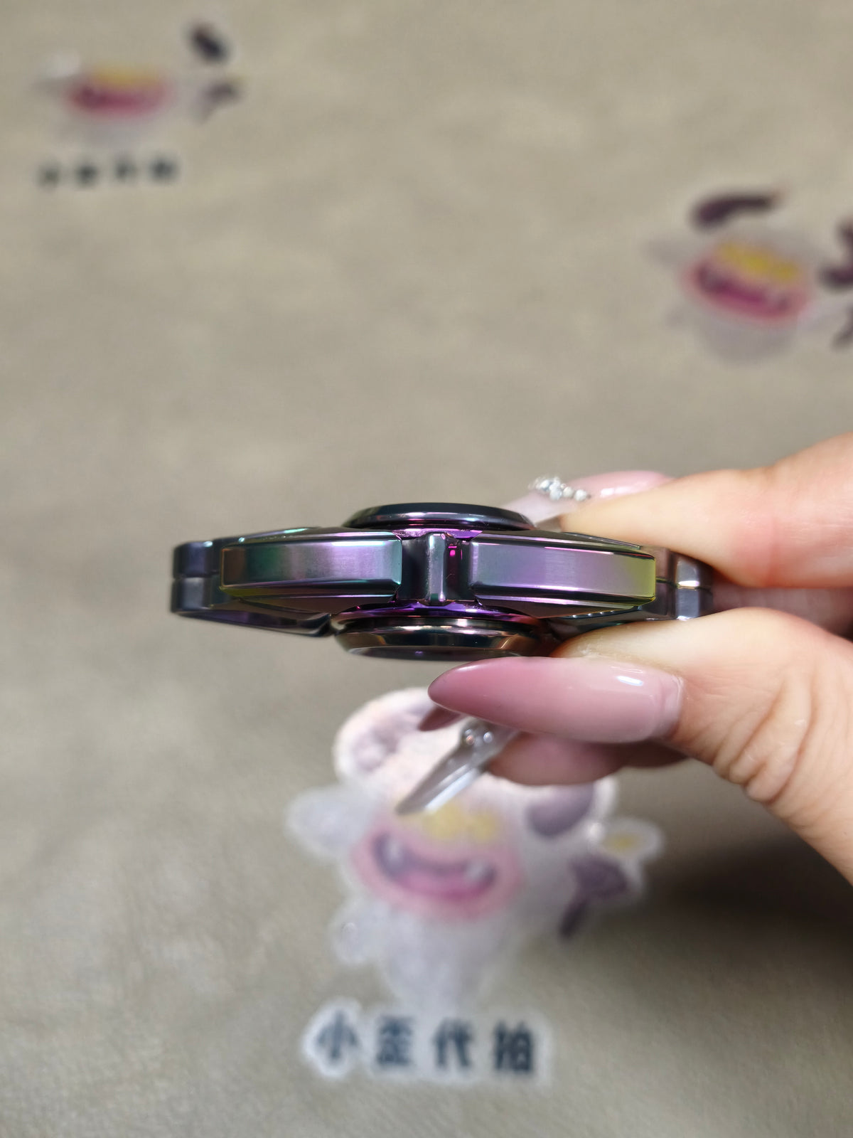 Dark Shell Opening Zirconium Oil Slick