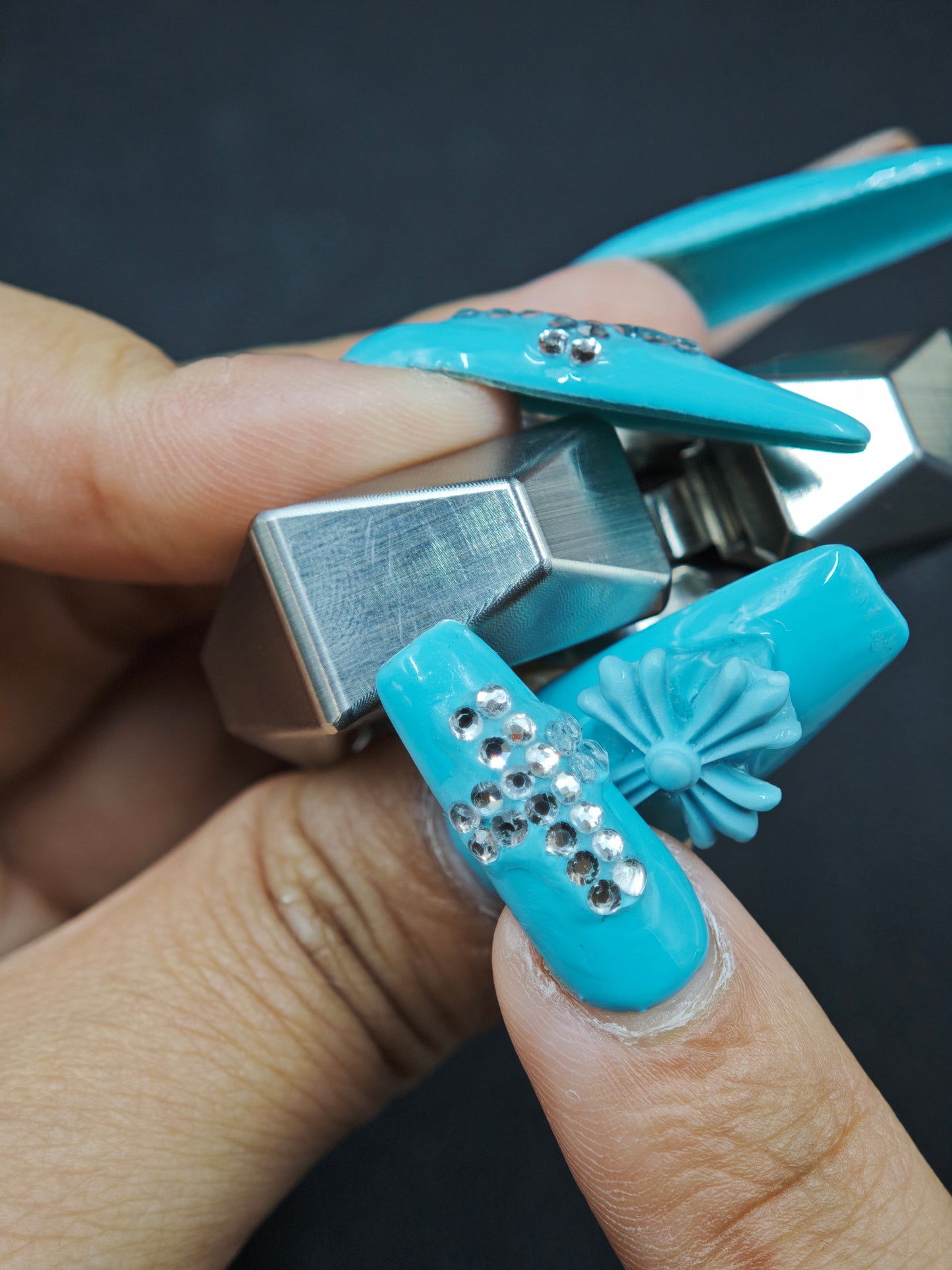 Tri-Leaf Crossbone Titanium