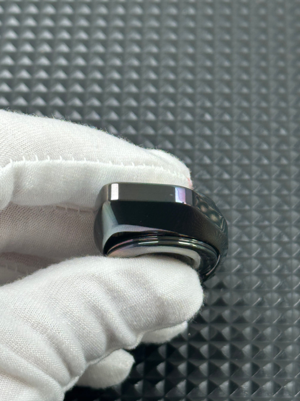Mirror Eye Zirconium Oil Slick