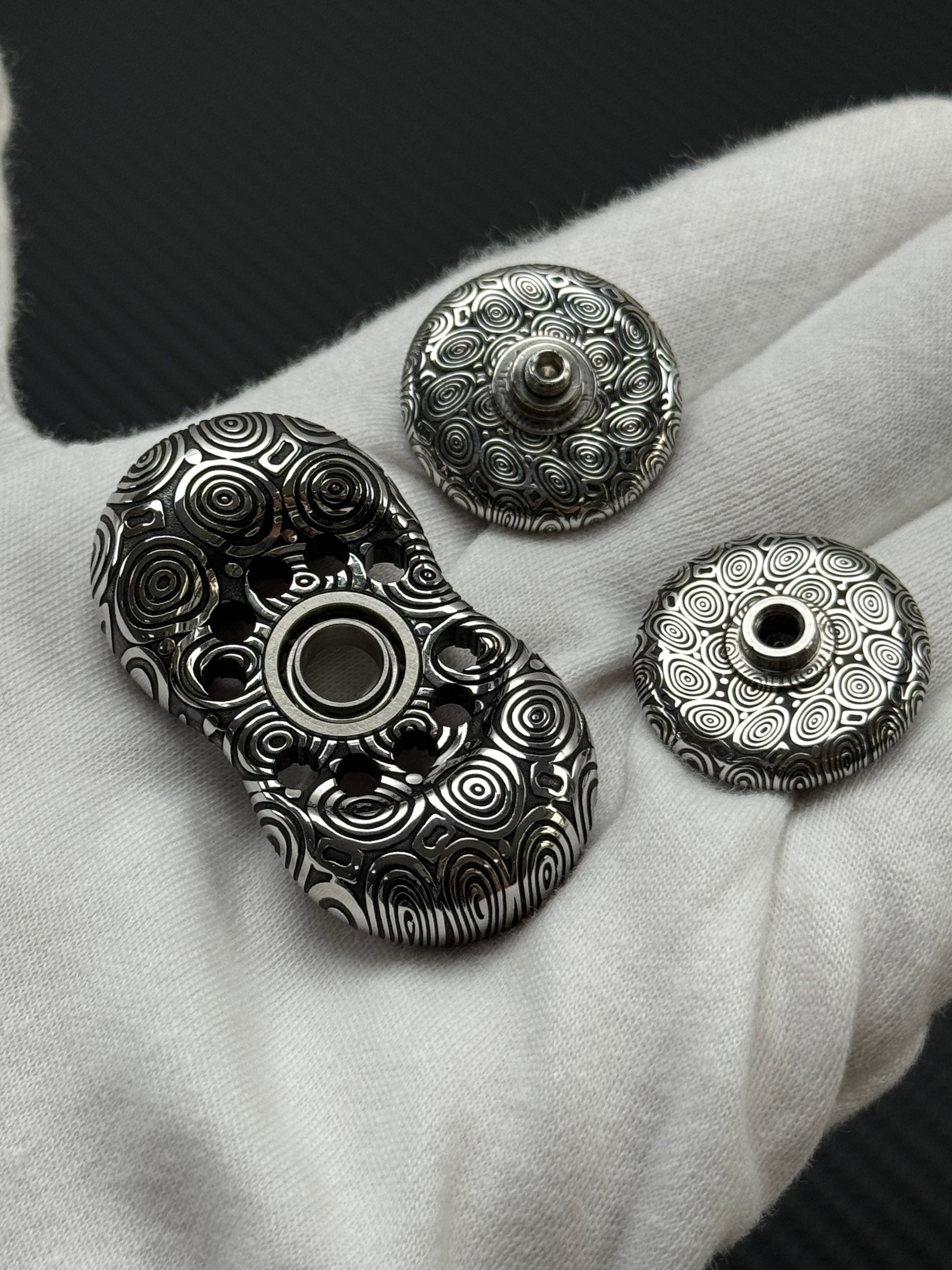 Two-Leaf Cell Damasteel Etched