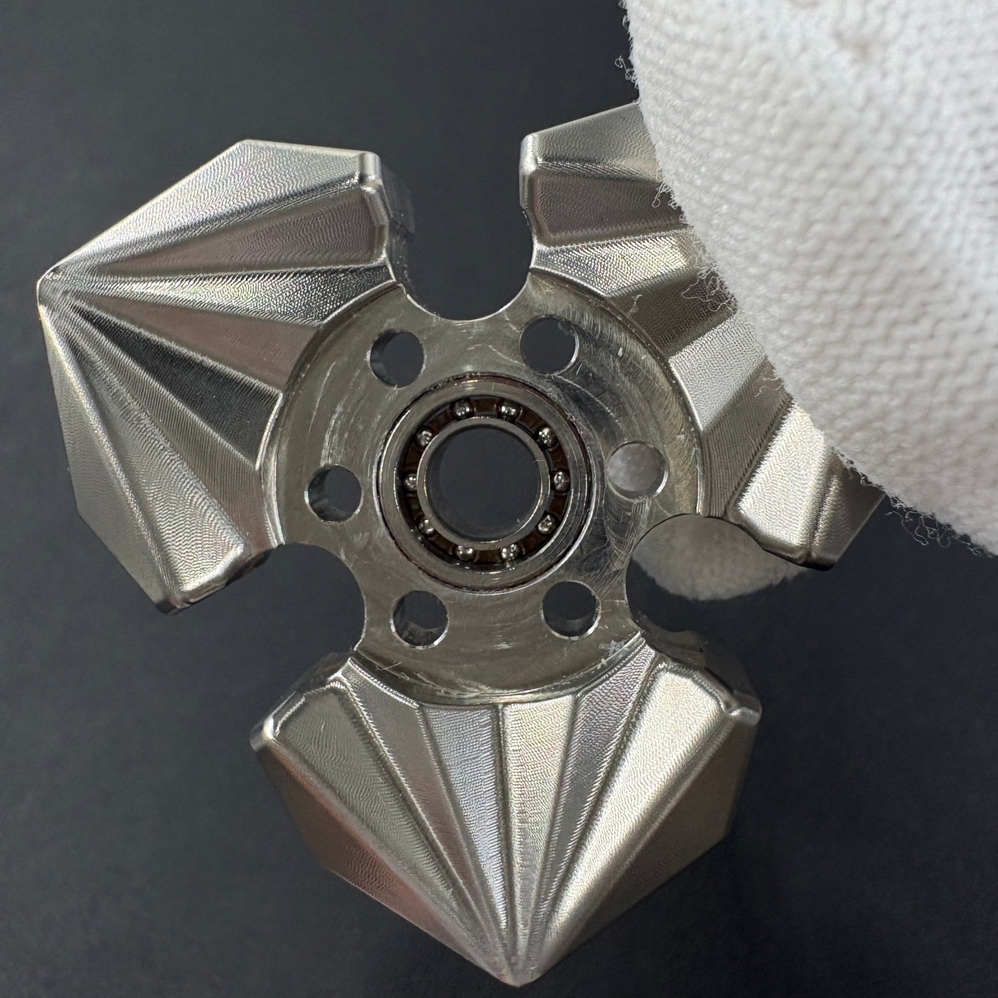 Tri Leaf Crossbone Titanium