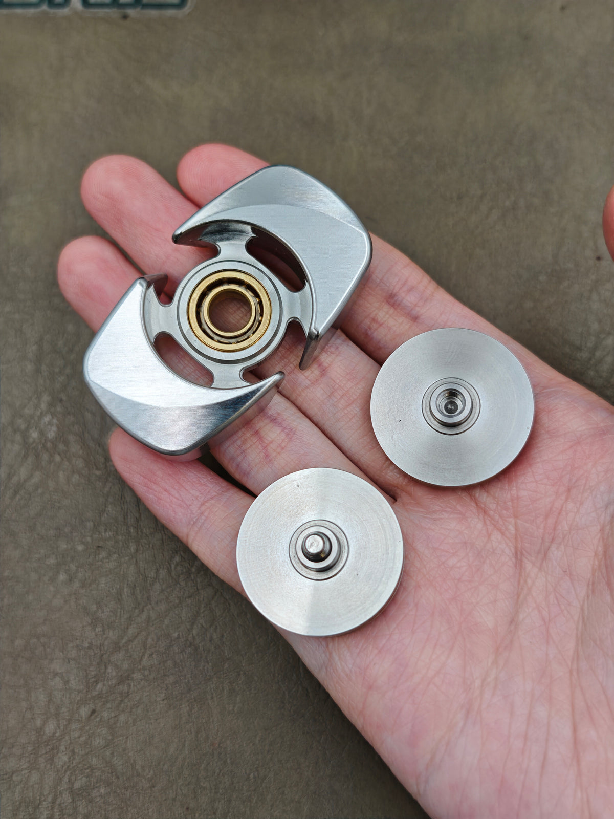 Premium Exquisite Cloud Stainless Steel Machine Finished