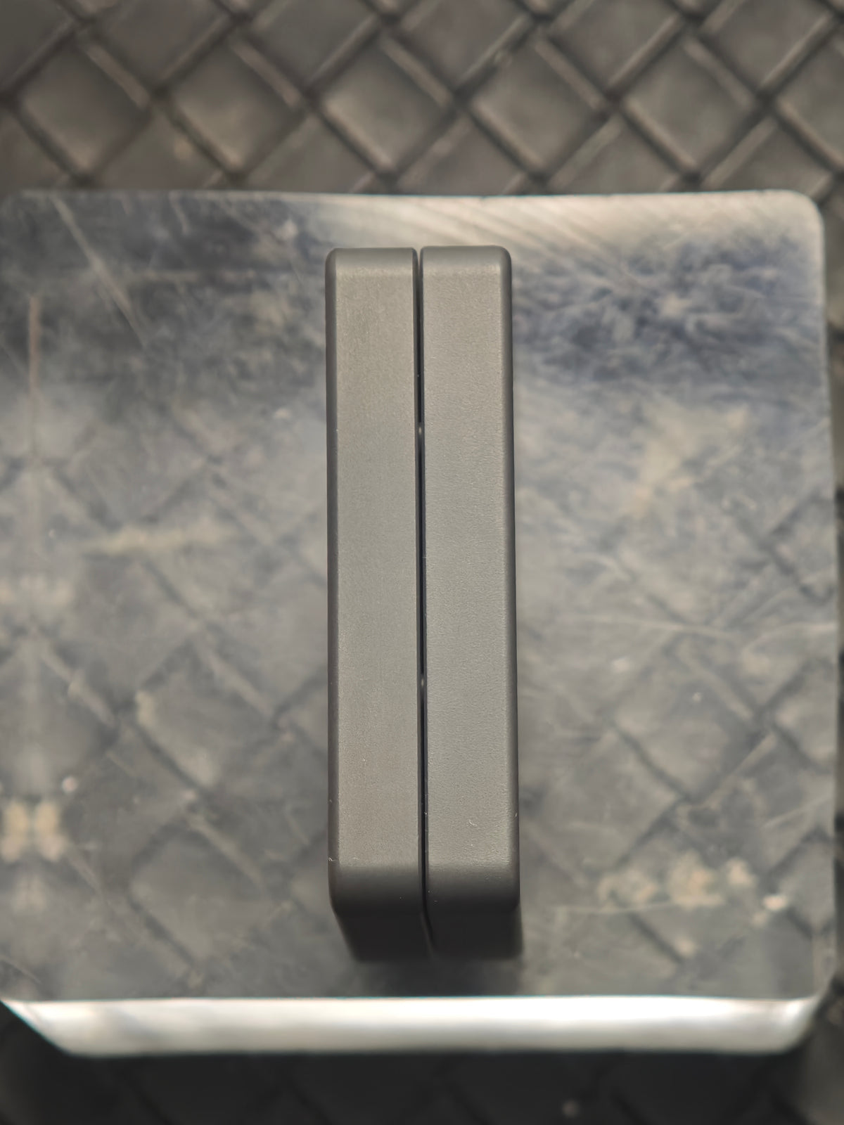 Mute Zirconium