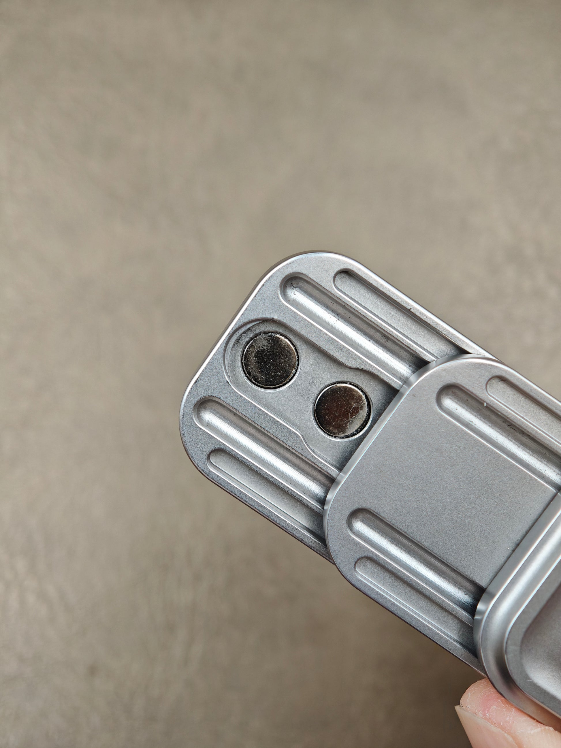 Magnet Feel Stainless Steel