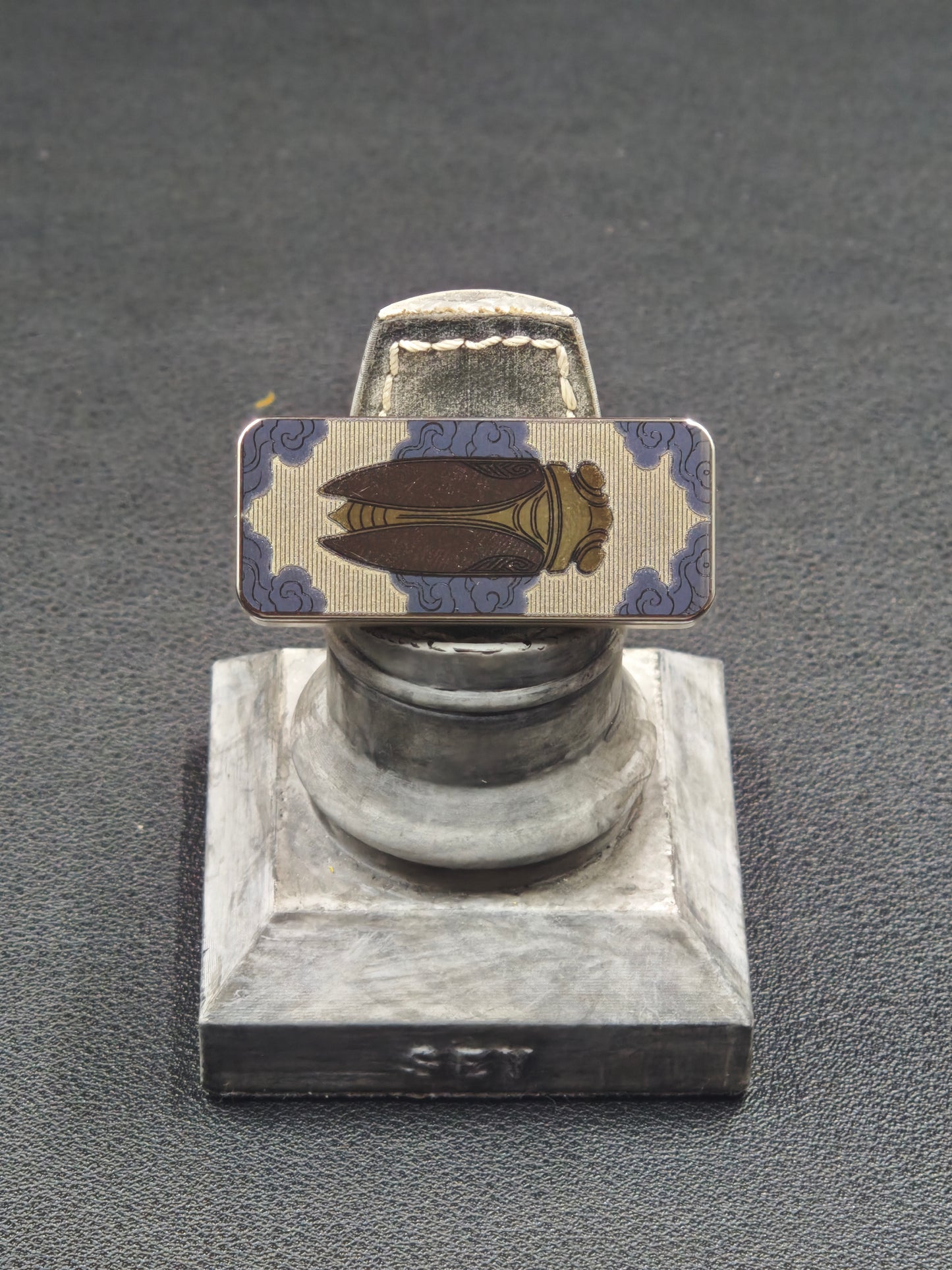 Cicada Chant Spring Titanium
