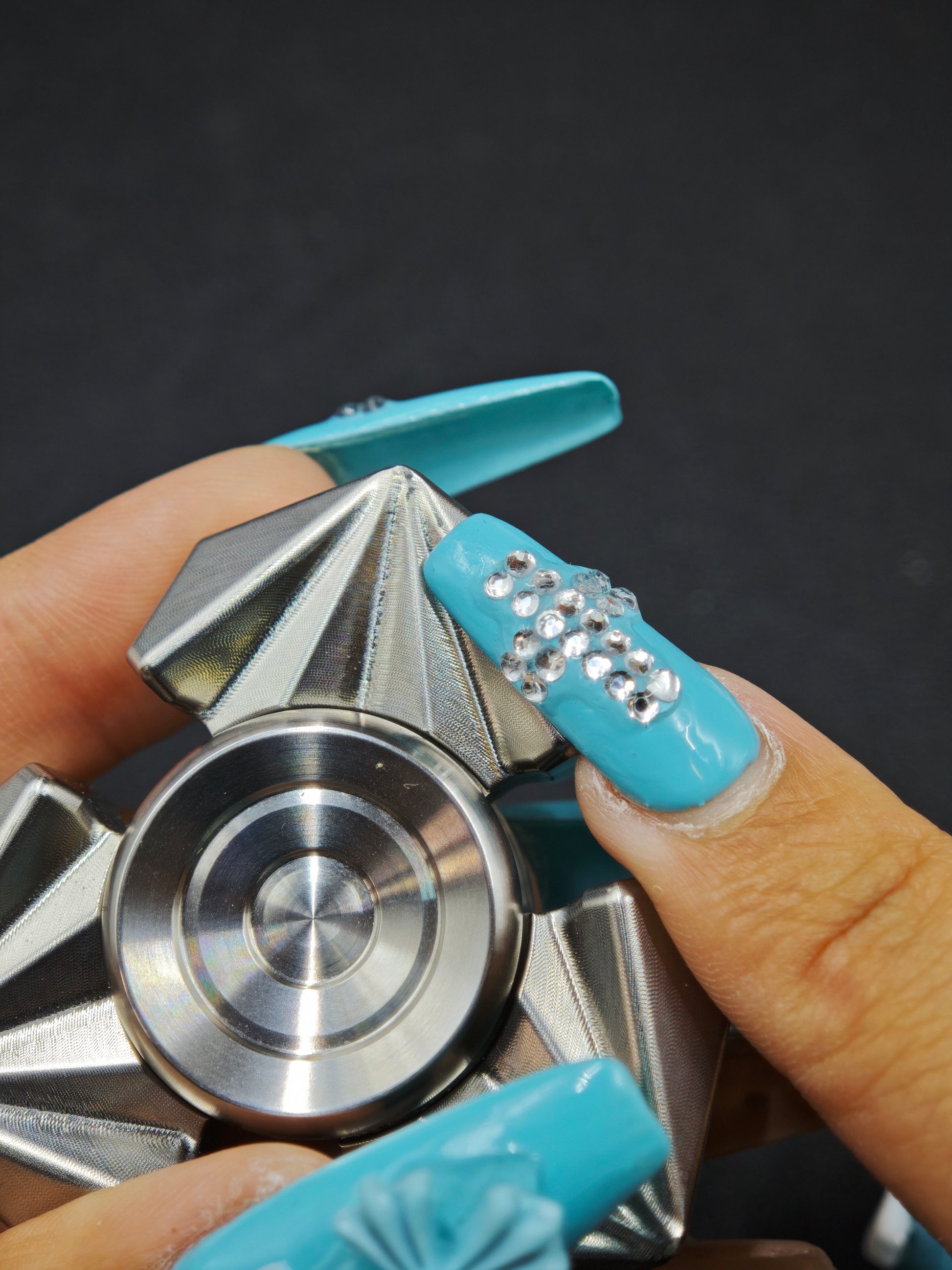 Tri-Leaf Crossbone Titanium