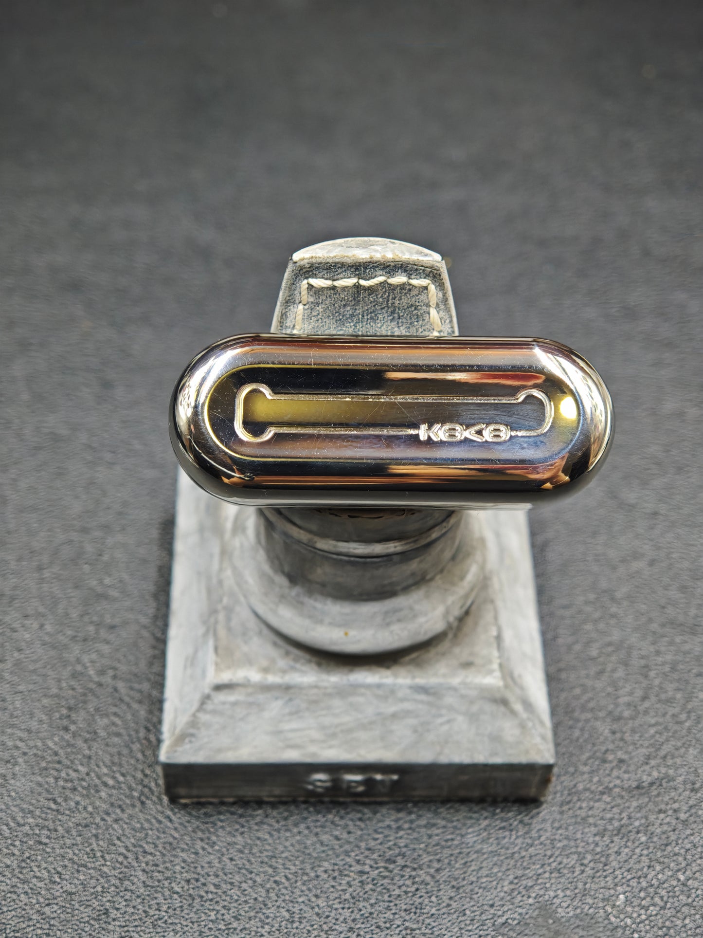 Floating Cloud Titanium