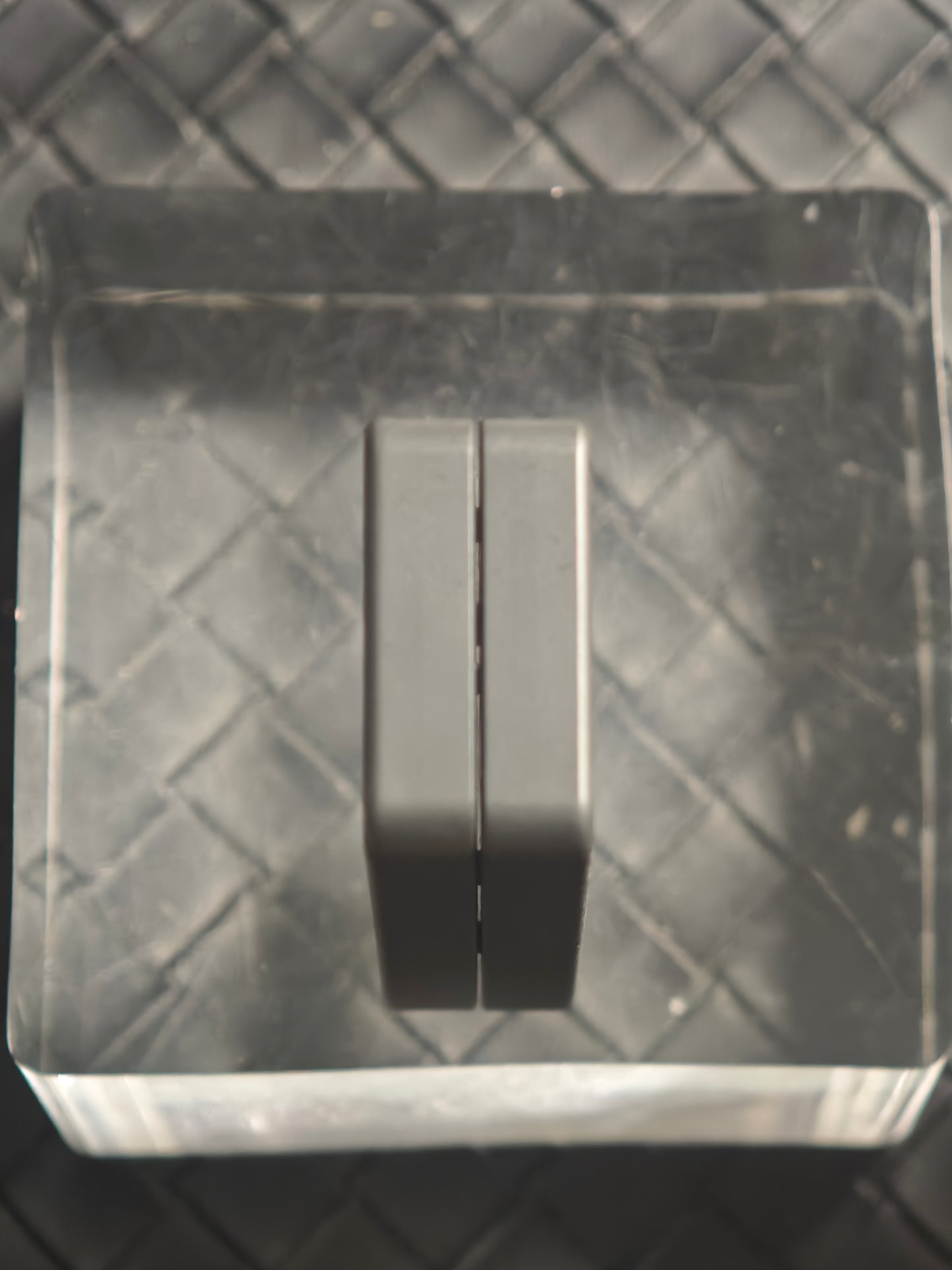 Mute Zirconium