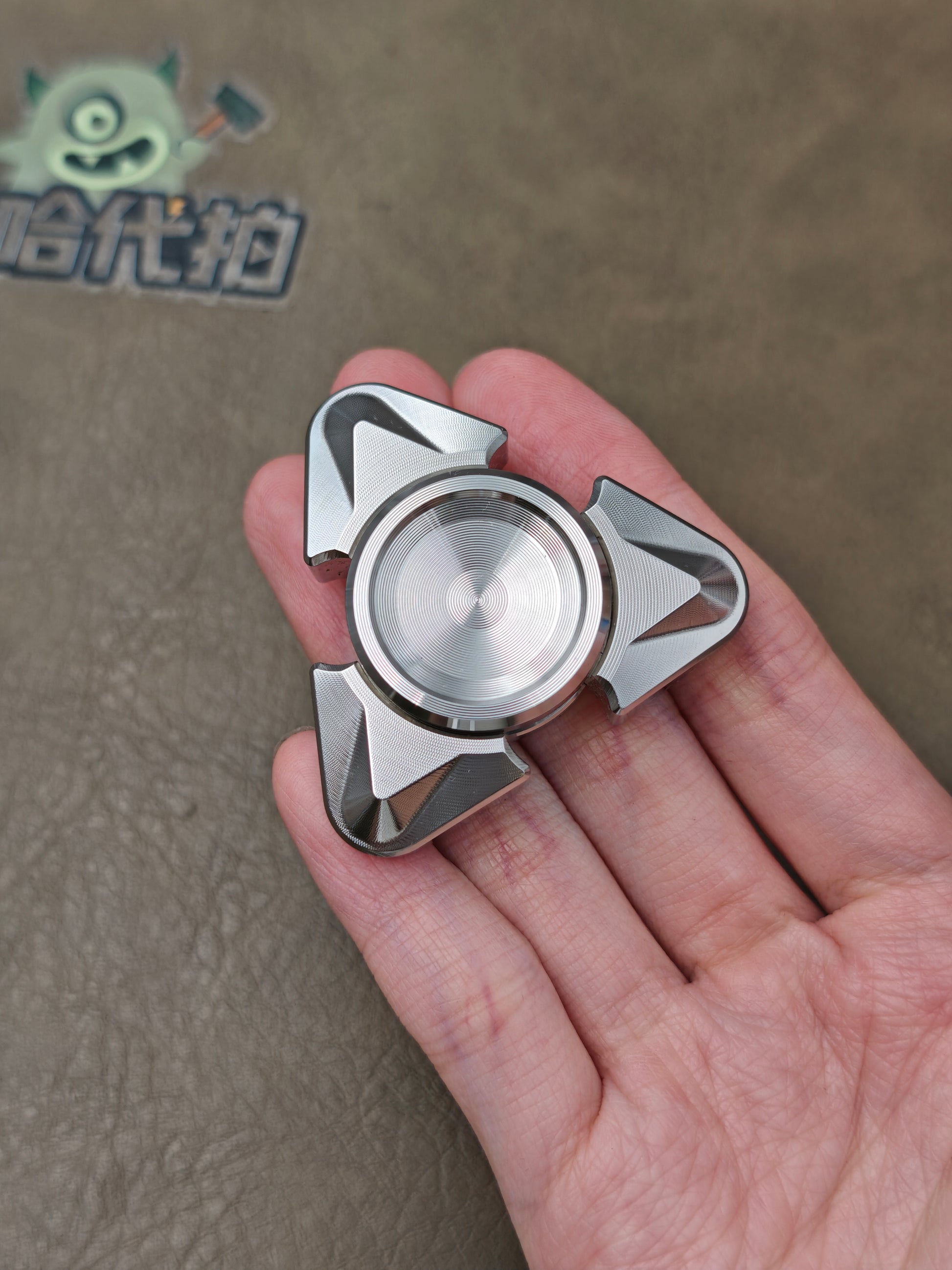 Tri Leaf Vida Stainless Steel