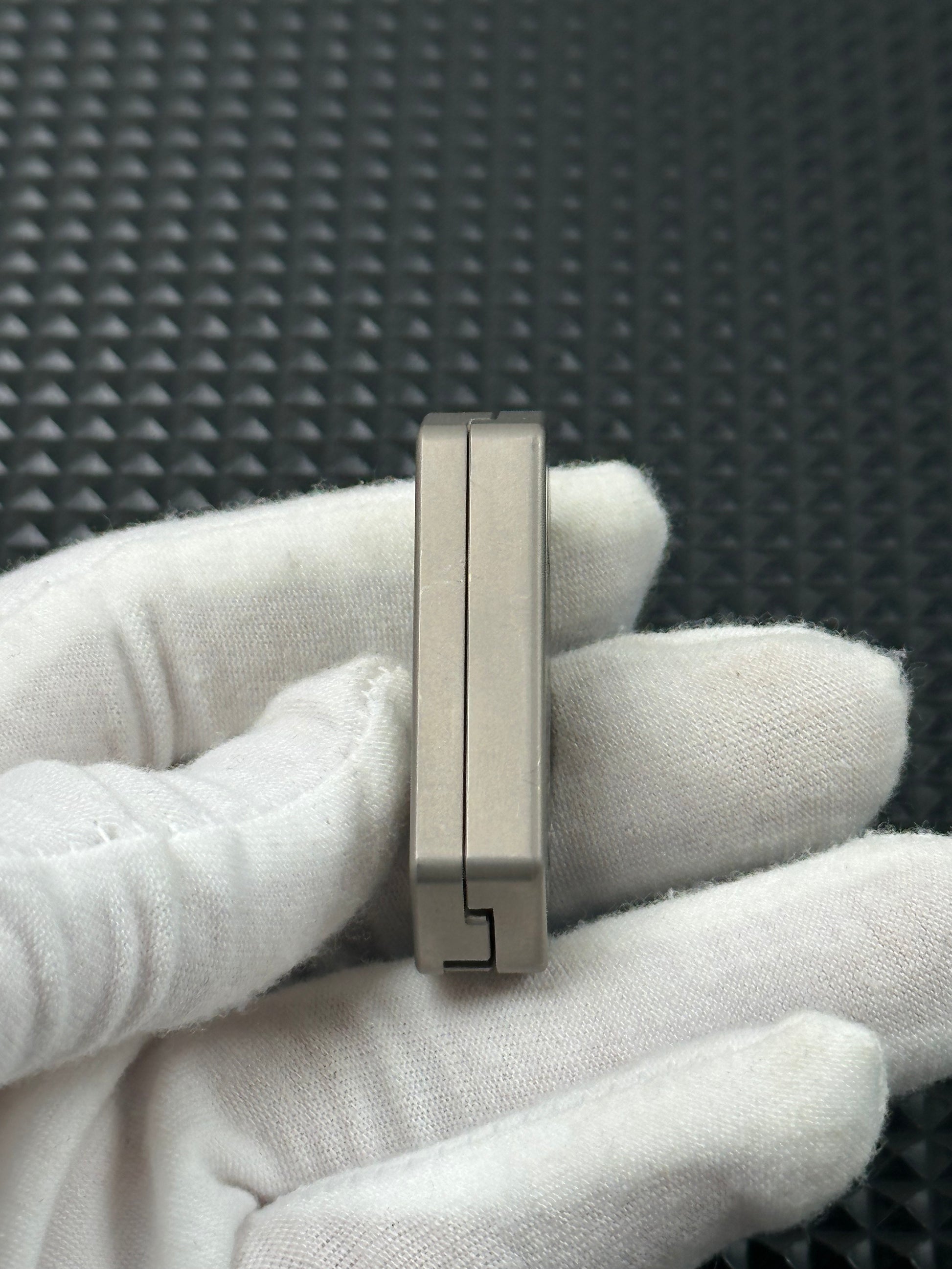 Plane Titanium
