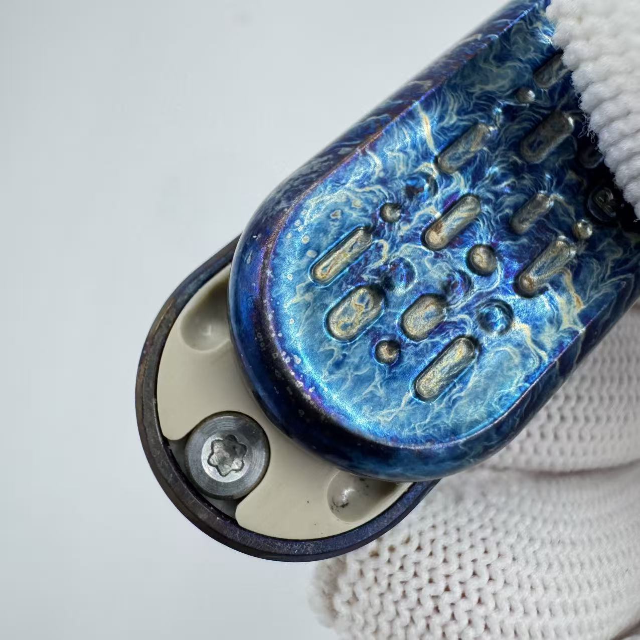 Top B Mokuti Titanium