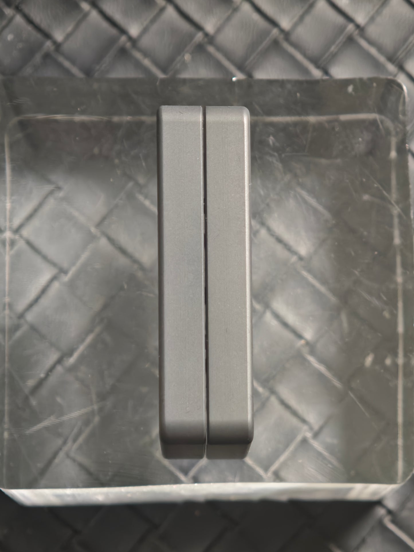 Mute Zirconium