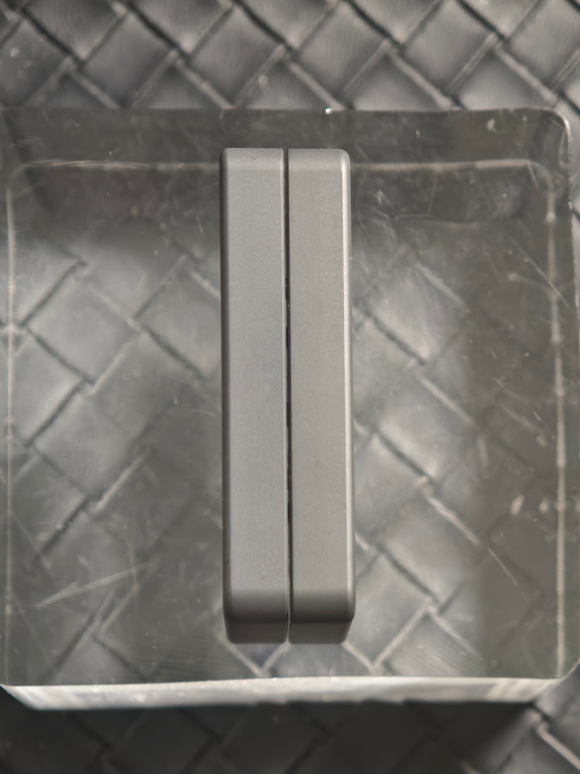 Mute Zirconium