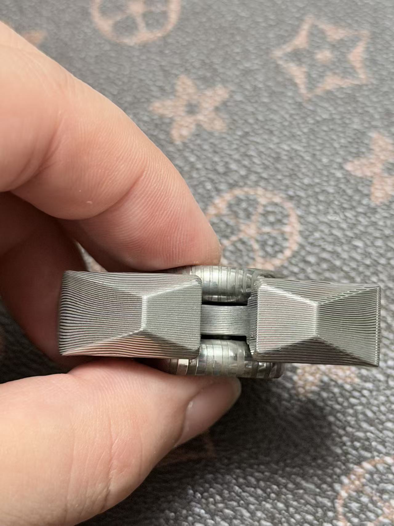 Tri-Leaf Crossbone