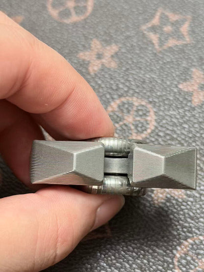 Tri-Leaf Crossbone