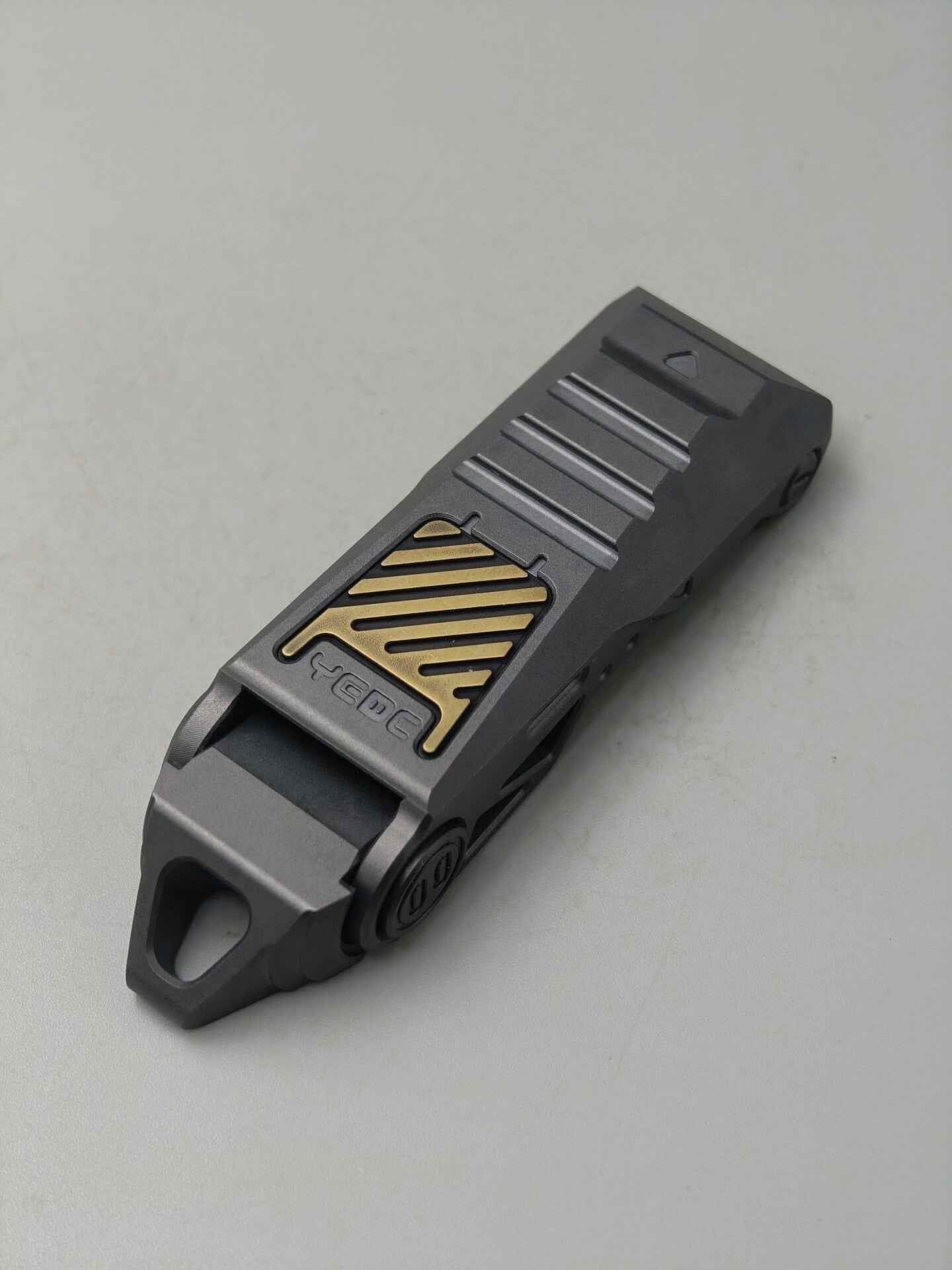 Razor 2.0 Magnetic Zirconium