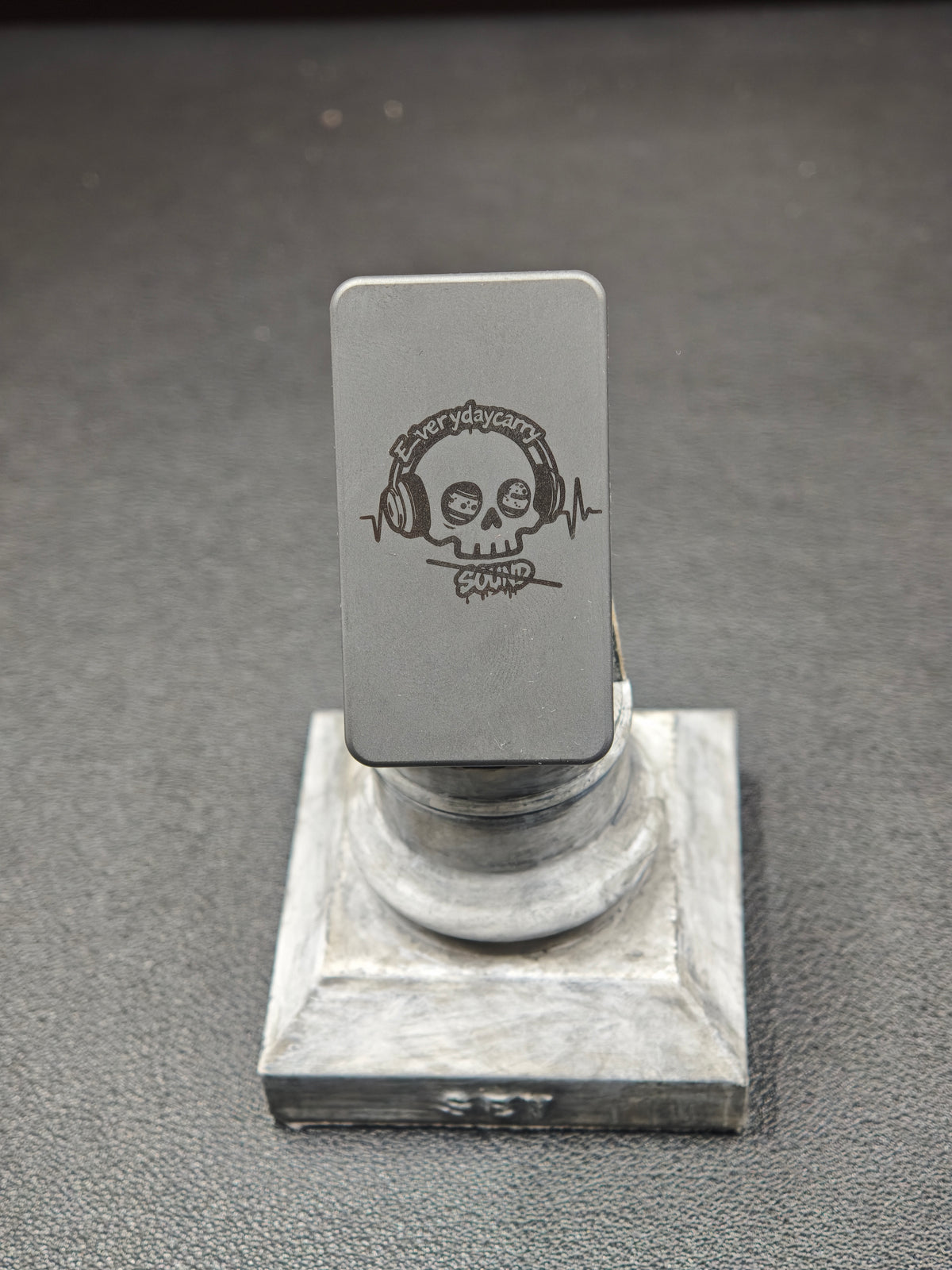 Mute Zirconium