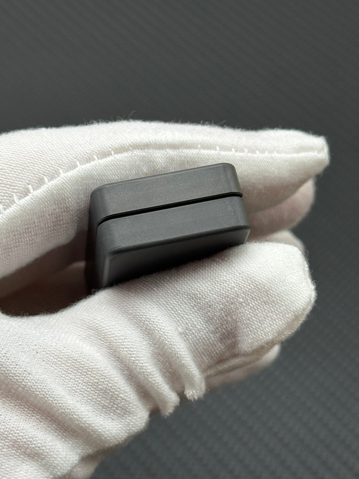 Mute Zirconium