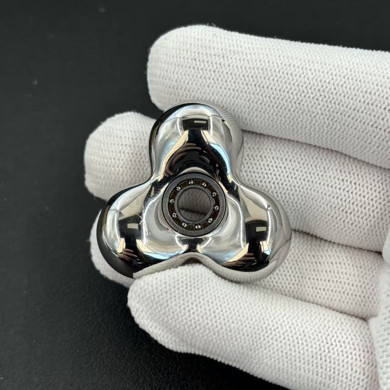 Three-Leaf Cell Stainless Steel Polished