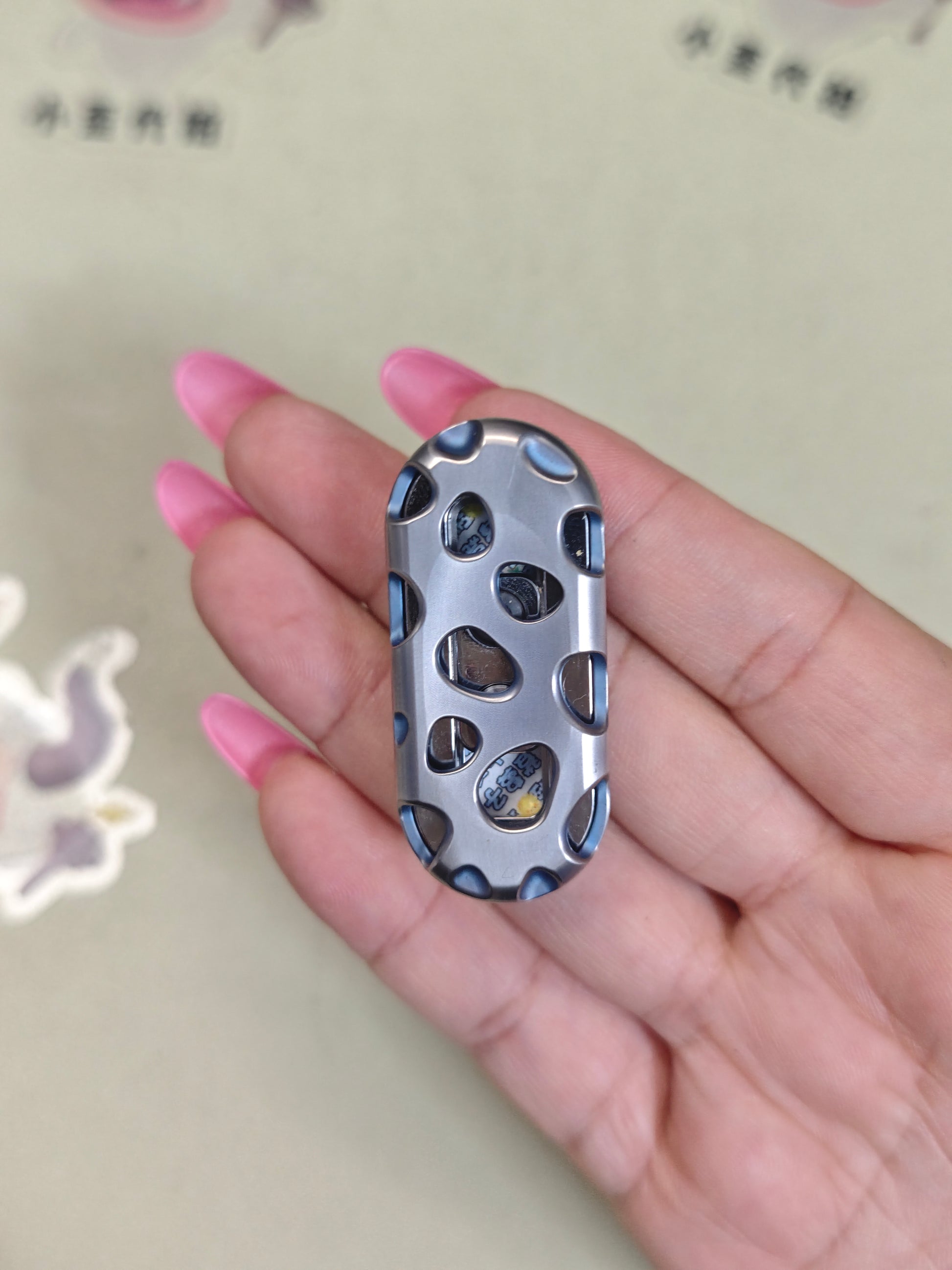 Top B Fingerprint Titanium