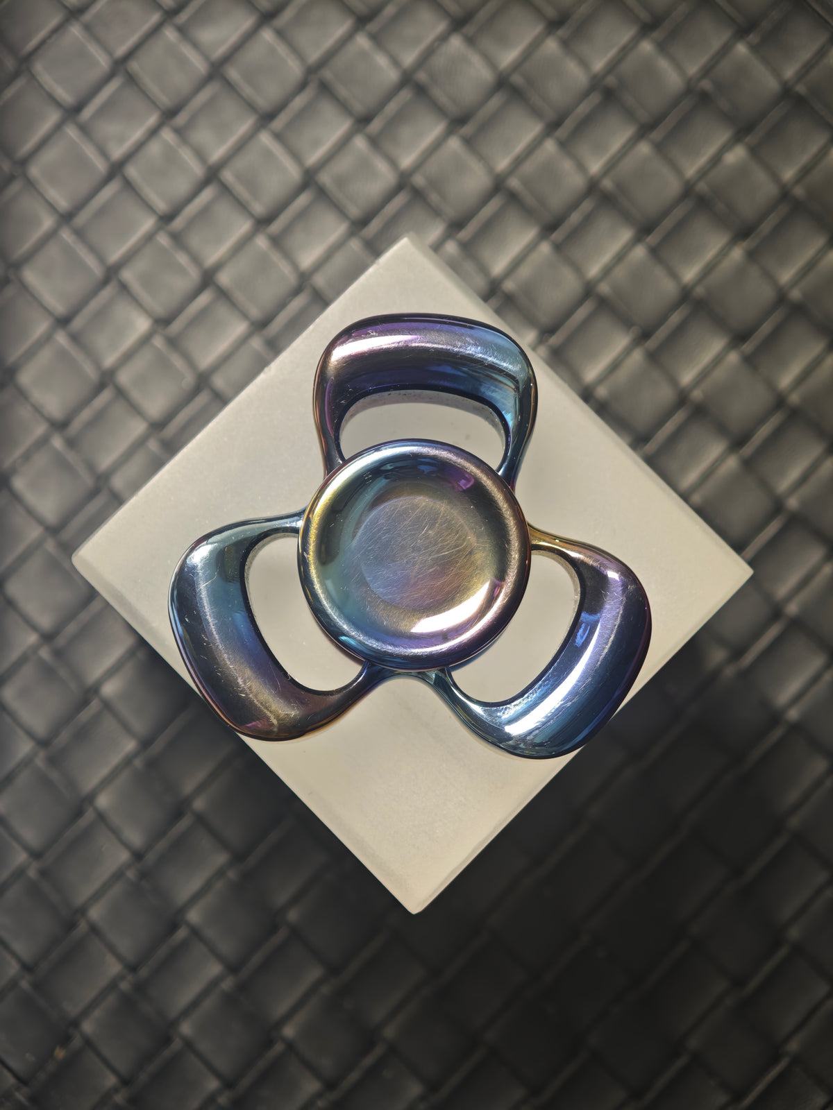 Three-Leaf Horizon Zirconium Oil Slick