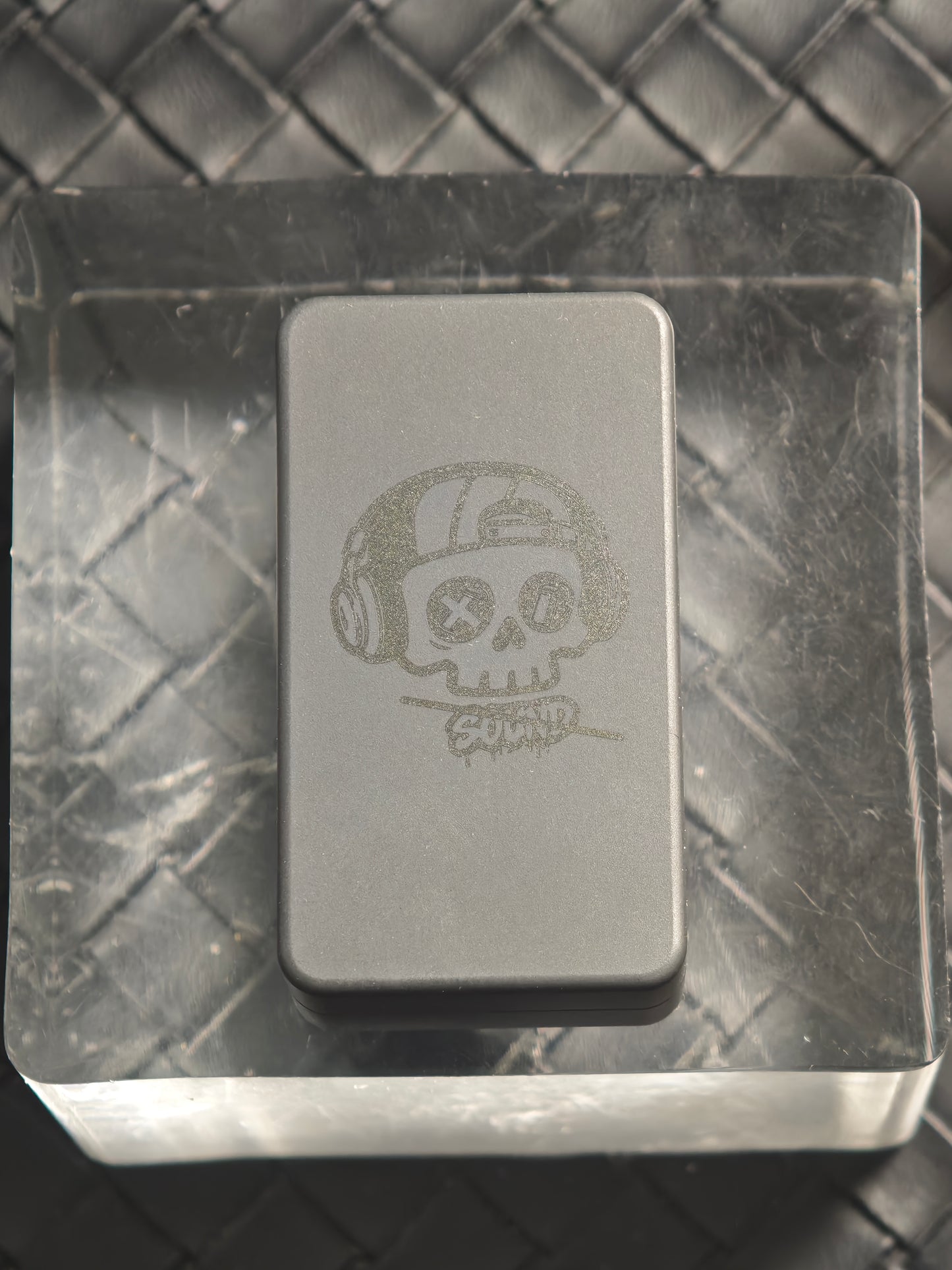 Mute Zirconium