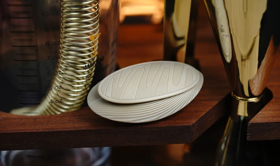 Top-E PEEK; screenshot of the maker photograph, retaining the complete product. Background props are not included parts.