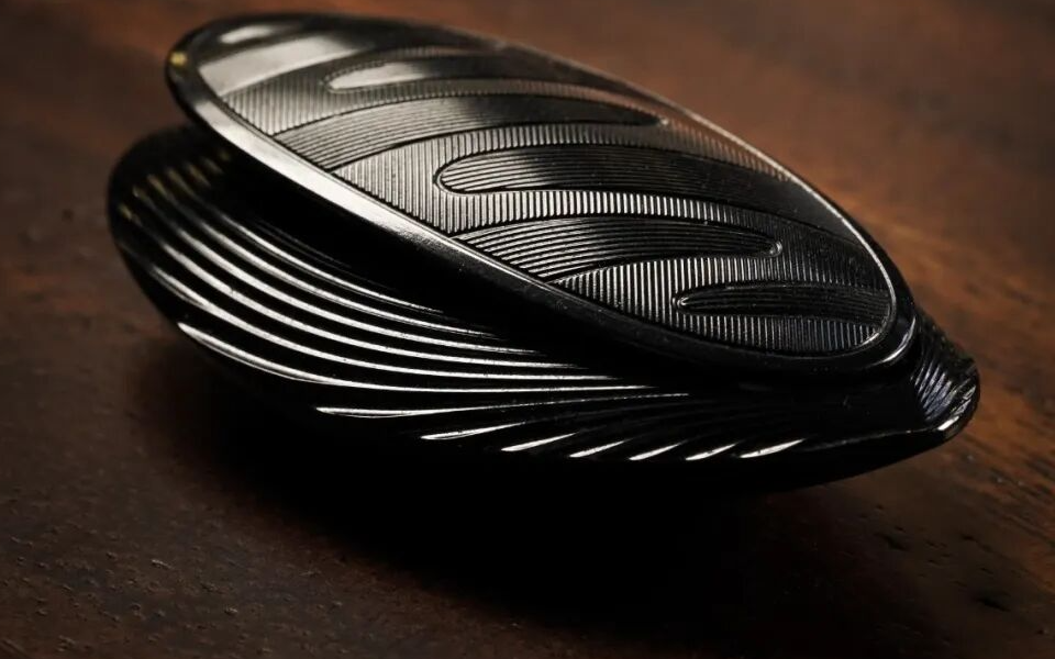 Top-E Zirconium; screenshot of the maker photograph, retaining the complete product. Background props are not included parts.